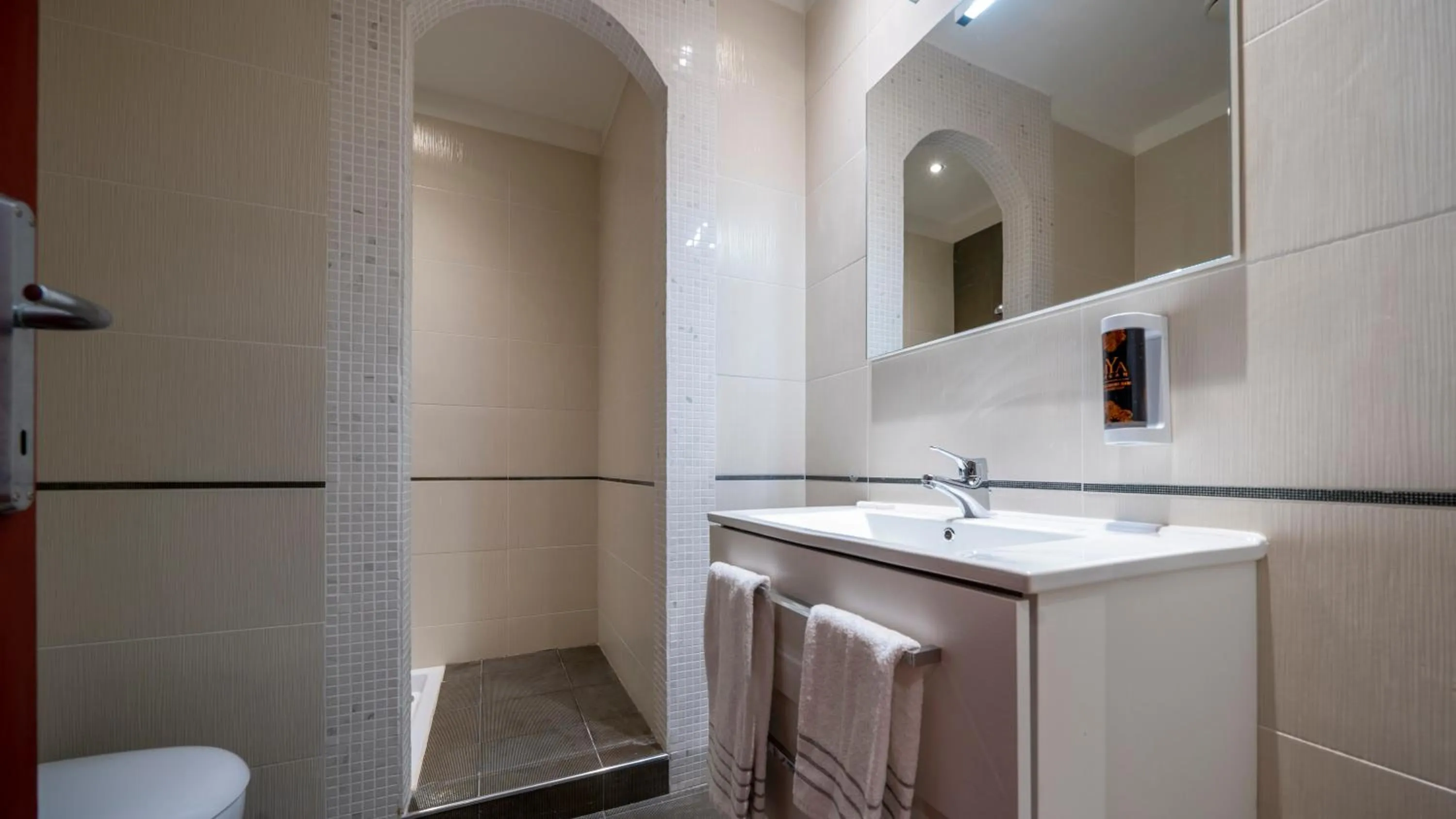 Confidence Hotel Ligabue