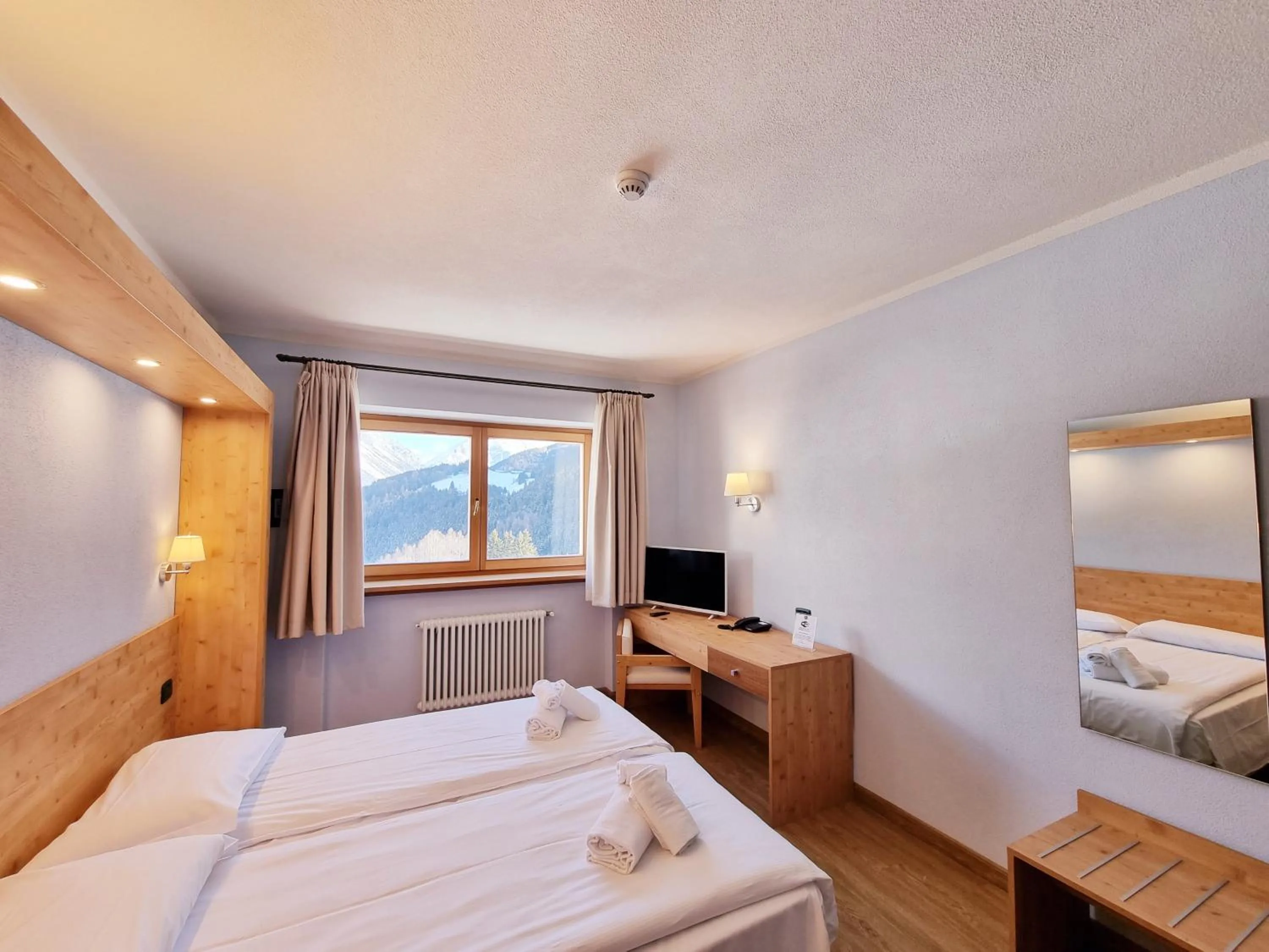 View (from property/room), Bed in Hotel San Carlo, tra Bormio e Livigno