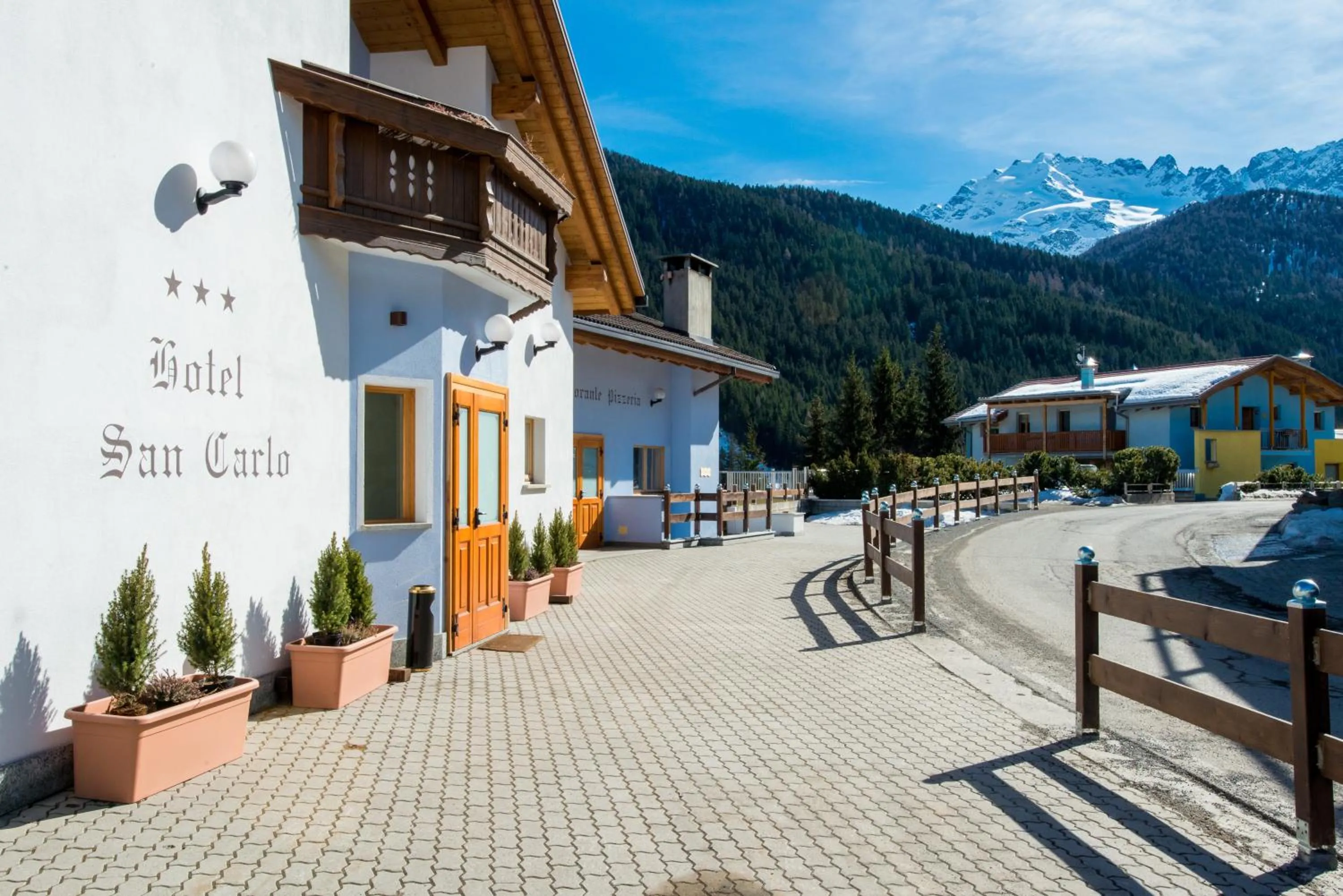 Facade/entrance in Hotel San Carlo, tra Bormio e Livigno