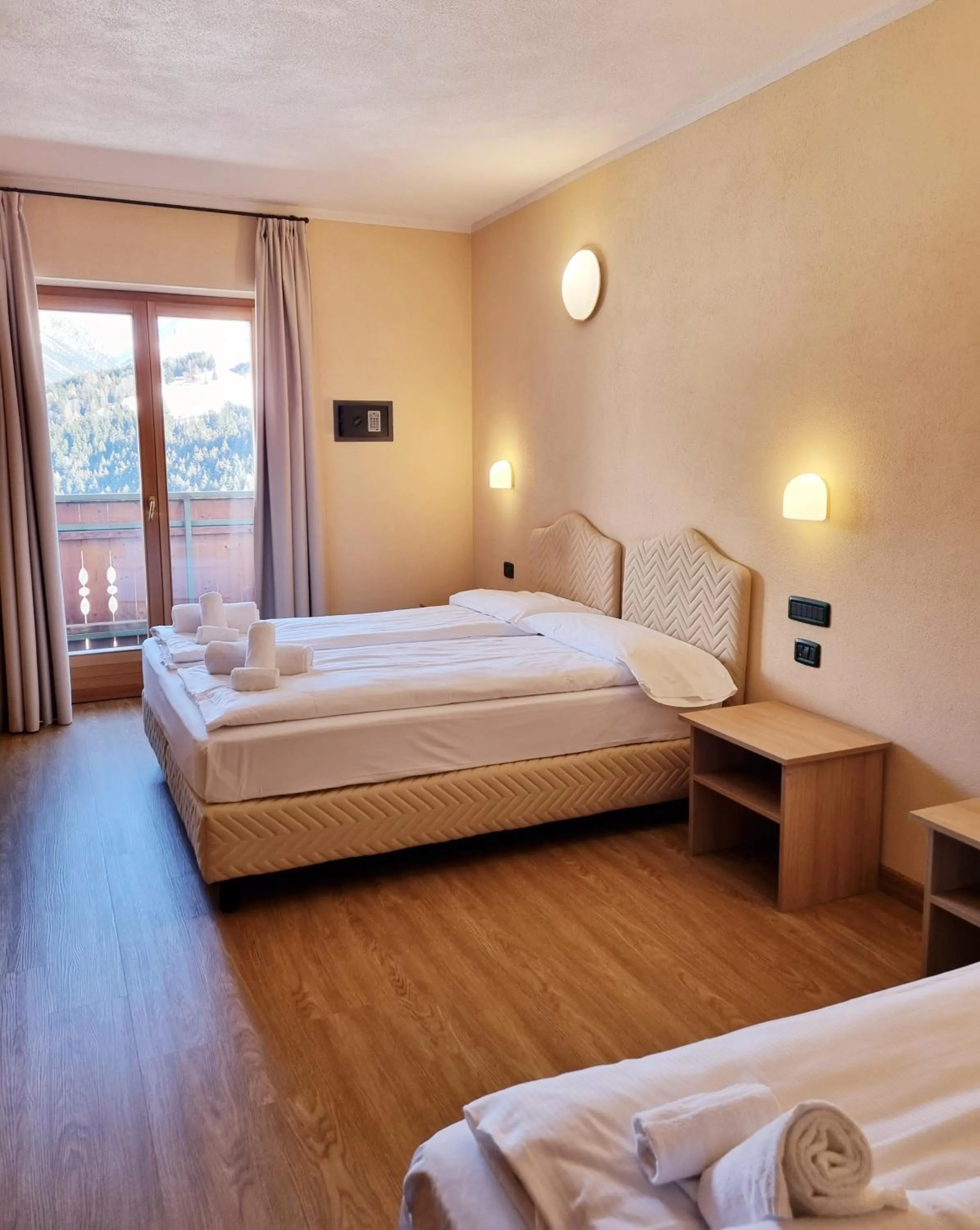 Bedroom, Bed in Hotel San Carlo, tra Bormio e Livigno