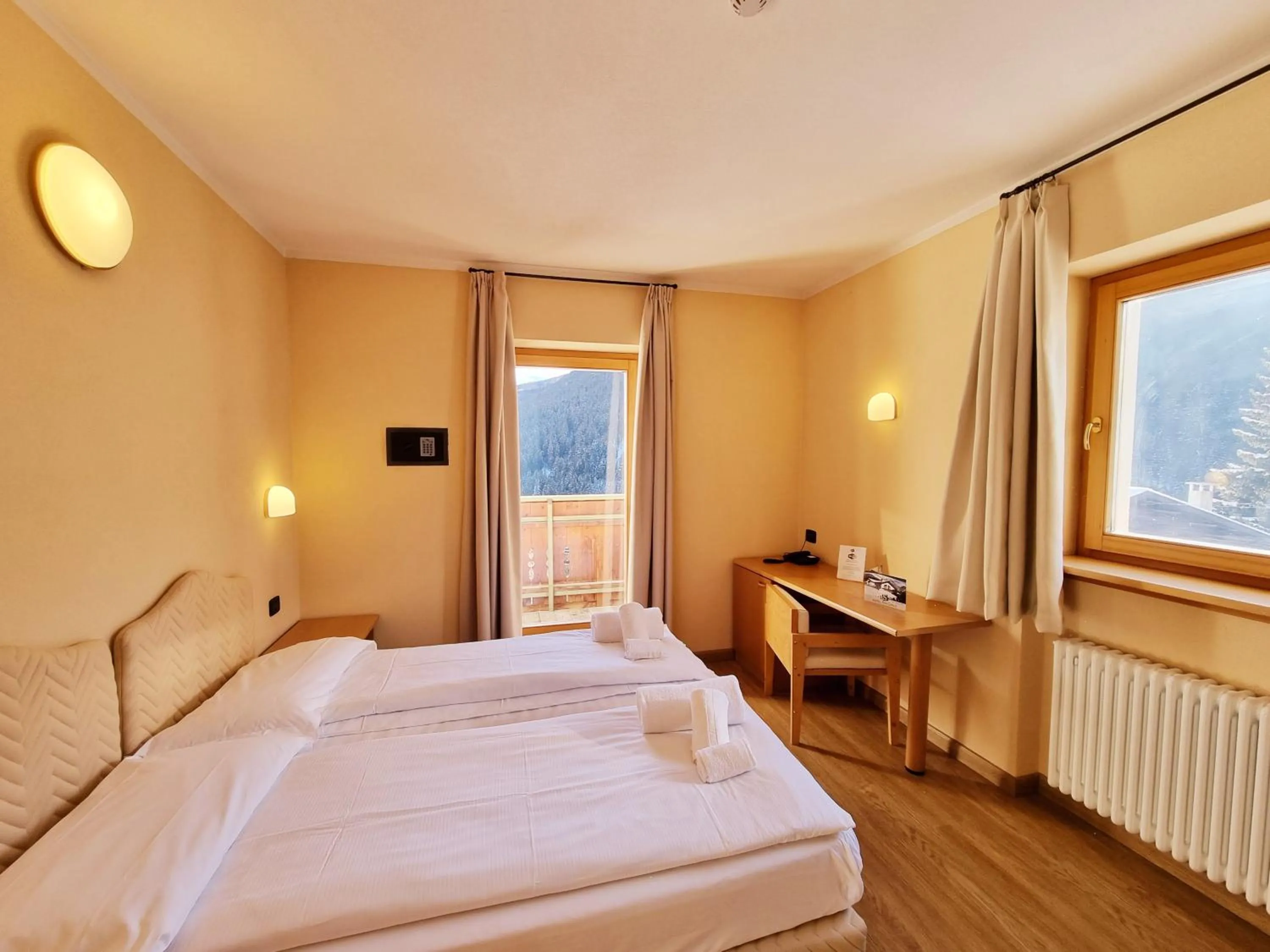 Bedroom, Bed in Hotel San Carlo, tra Bormio e Livigno