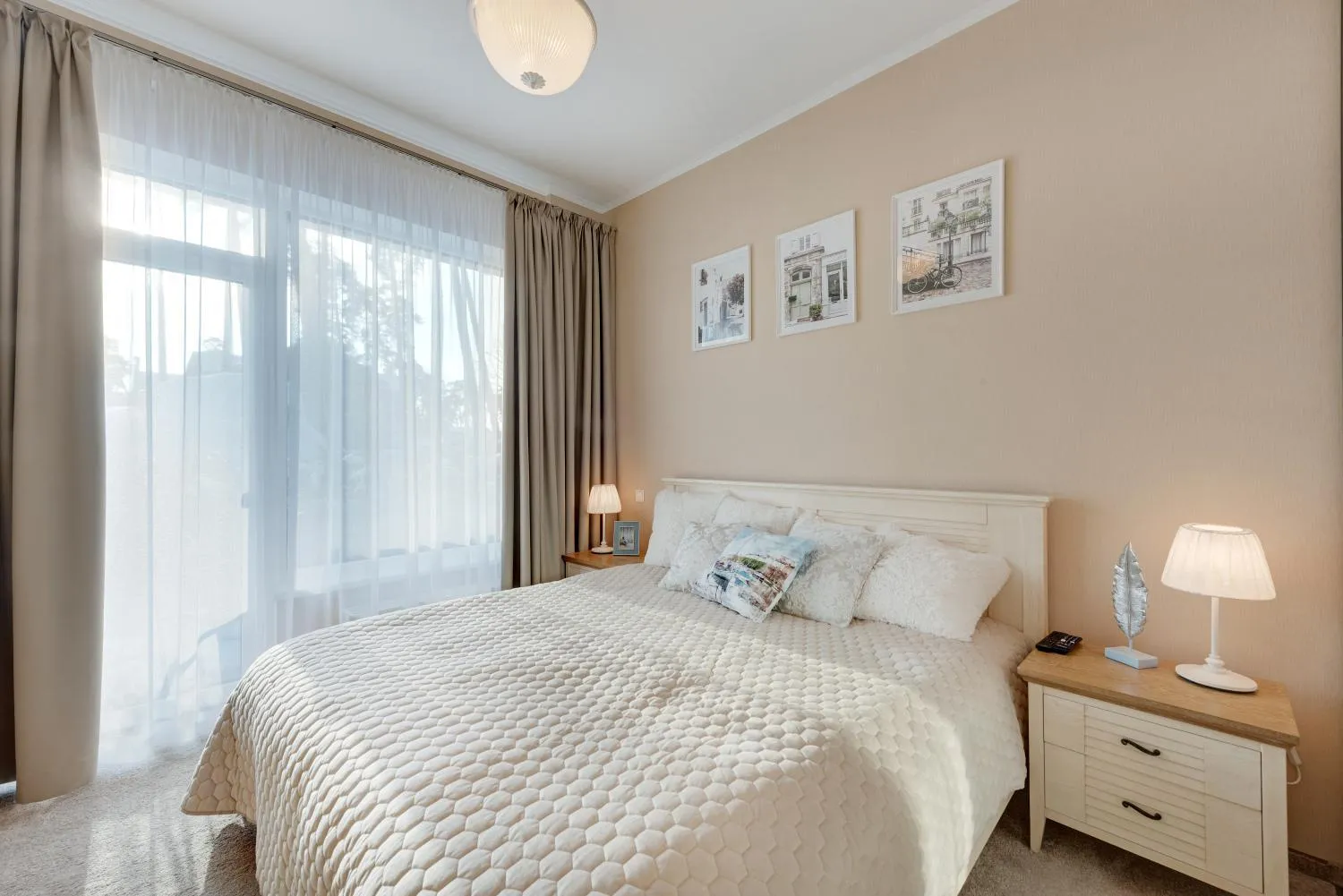 Bed in Turaidas Kvartals Four Seasons Luxury Apartment