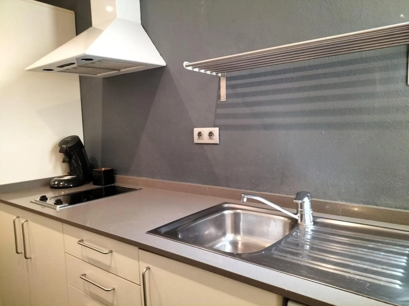 Coffee/tea facilities in Liceu Apartments by gaiarooms