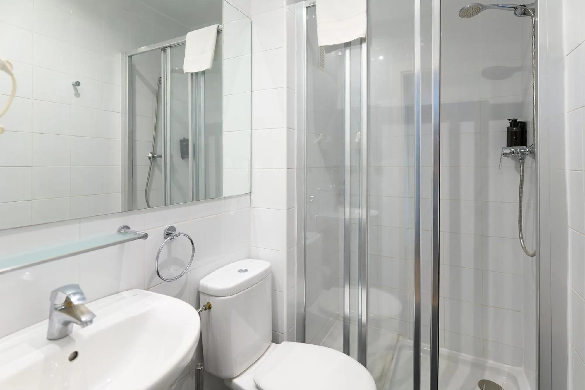 Liceu Apartments by gaiarooms