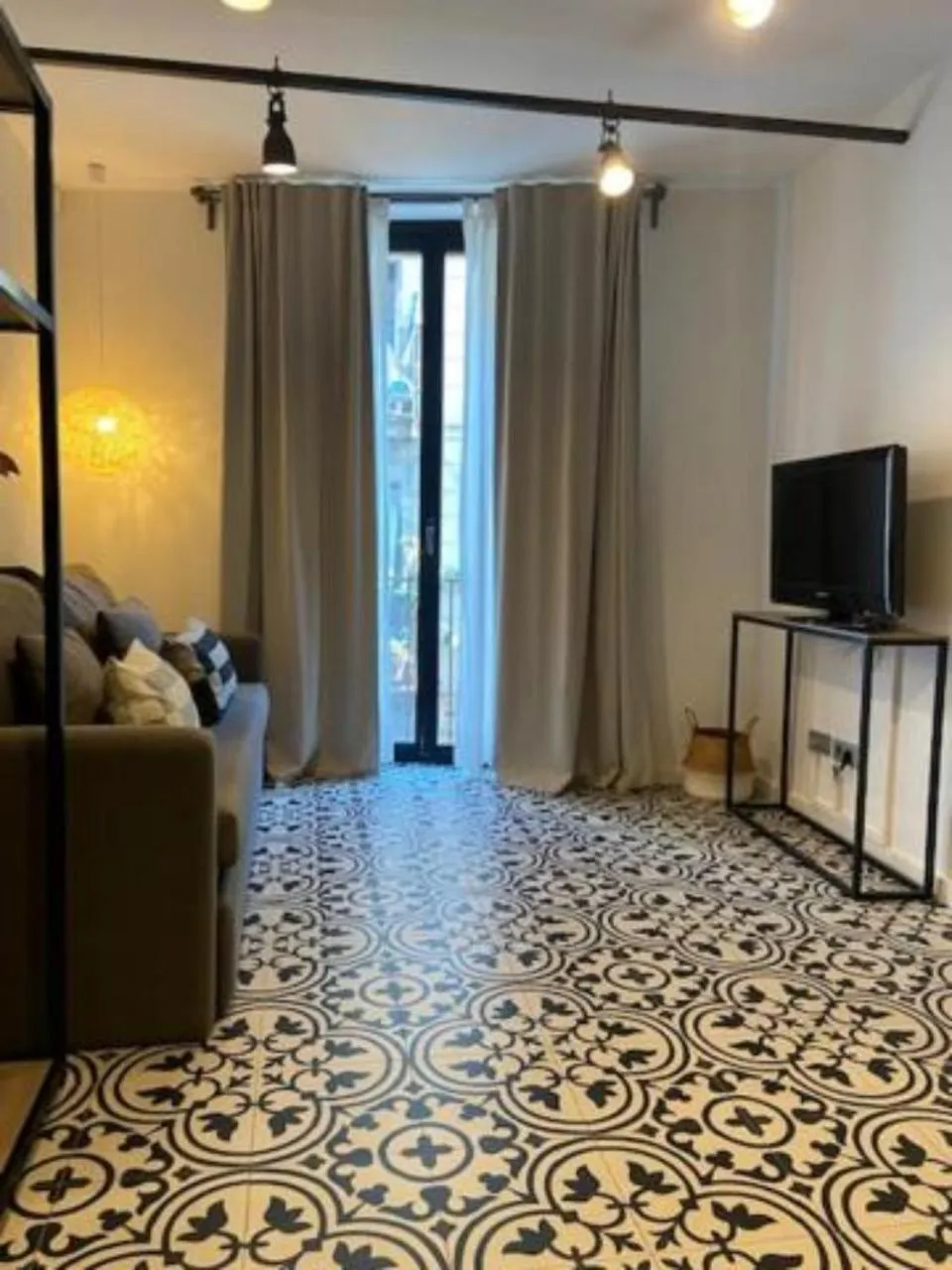 TV and multimedia in Liceu Apartments by gaiarooms