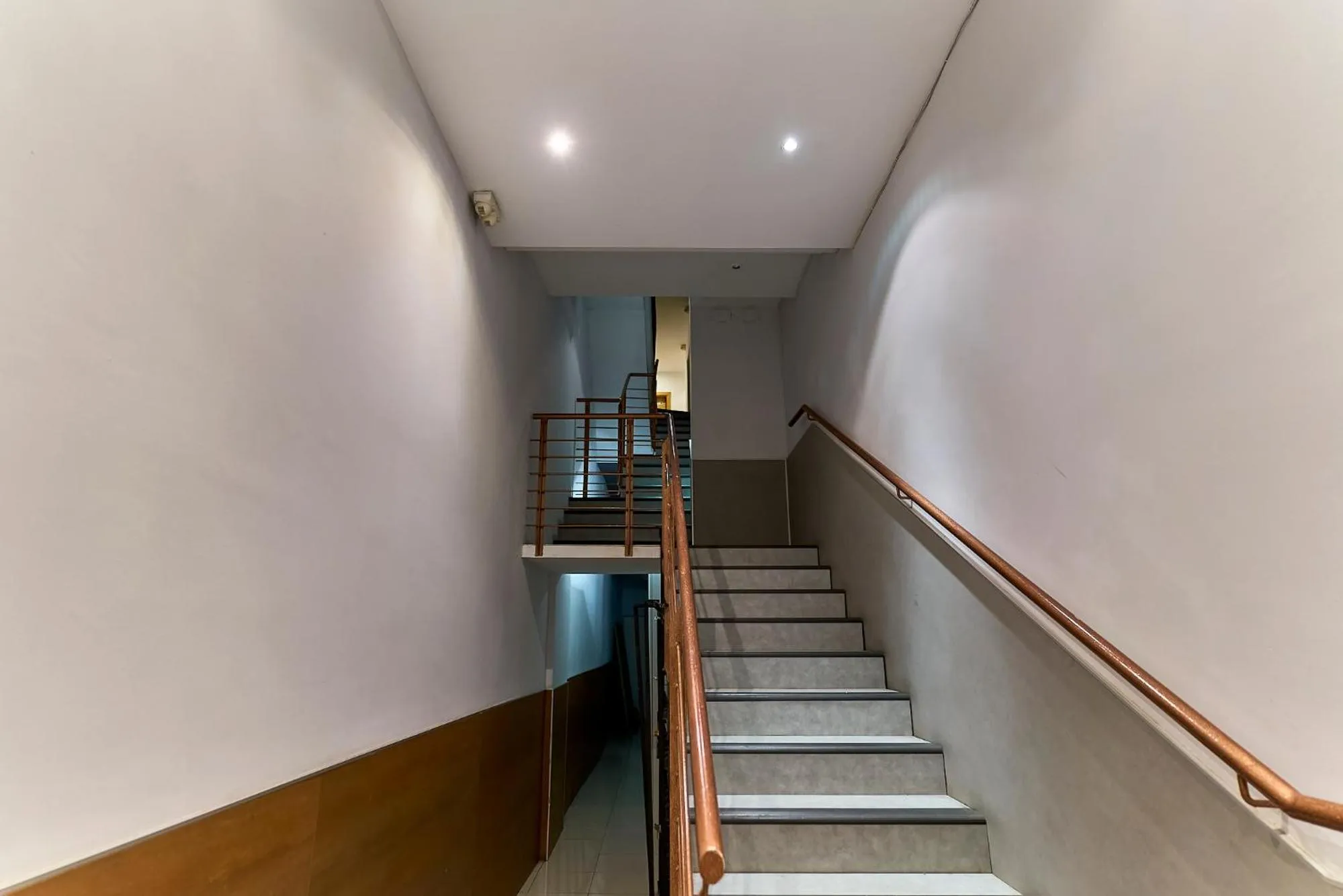 Liceu Apartments by gaiarooms