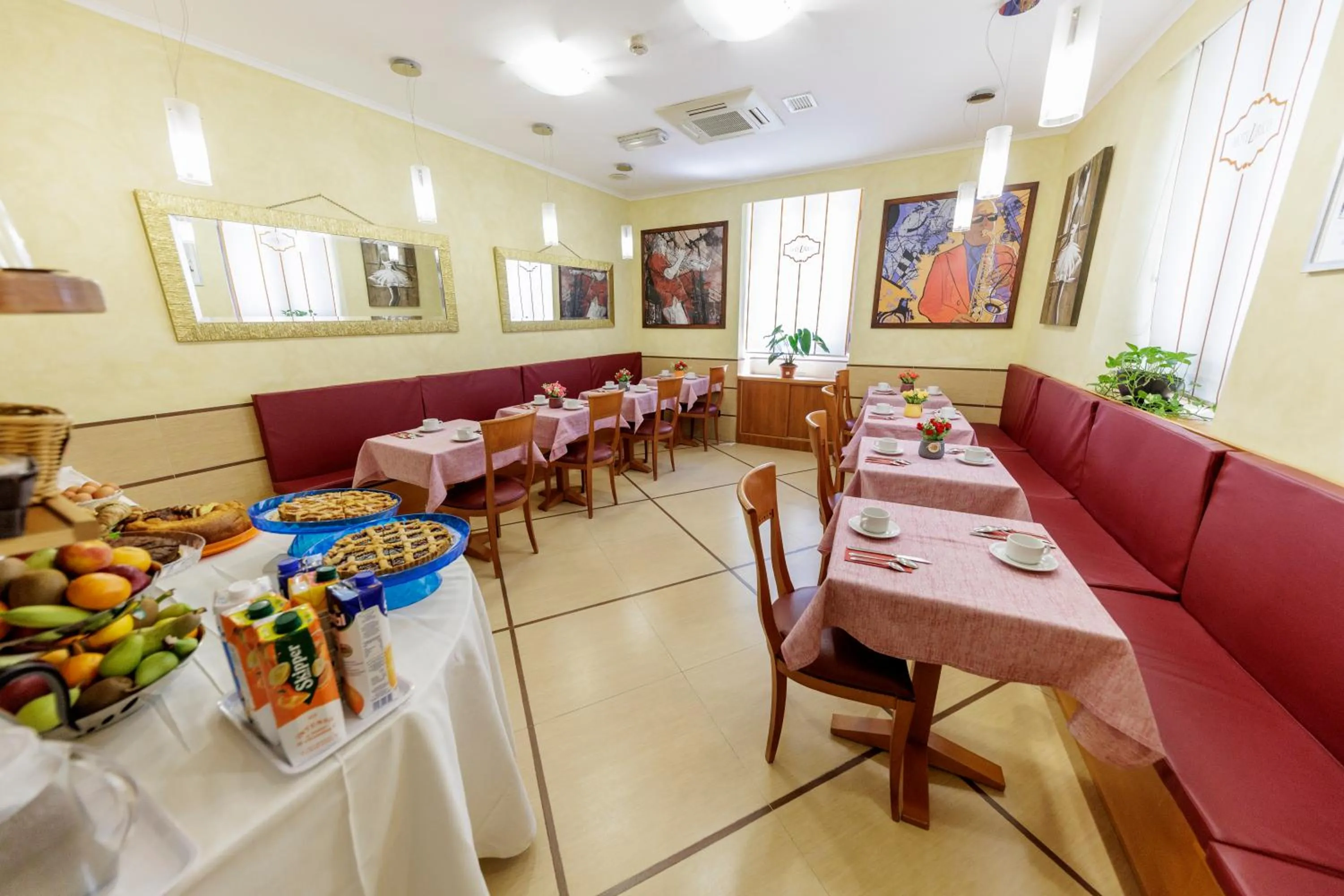 Breakfast in Hotel Lirico