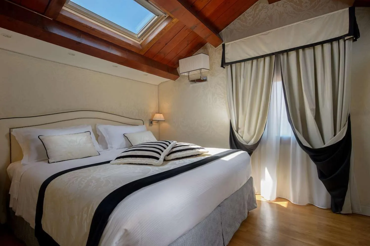 Bedroom, Bed in Hotel Olimpia Venice, BW Signature Collection 3sup