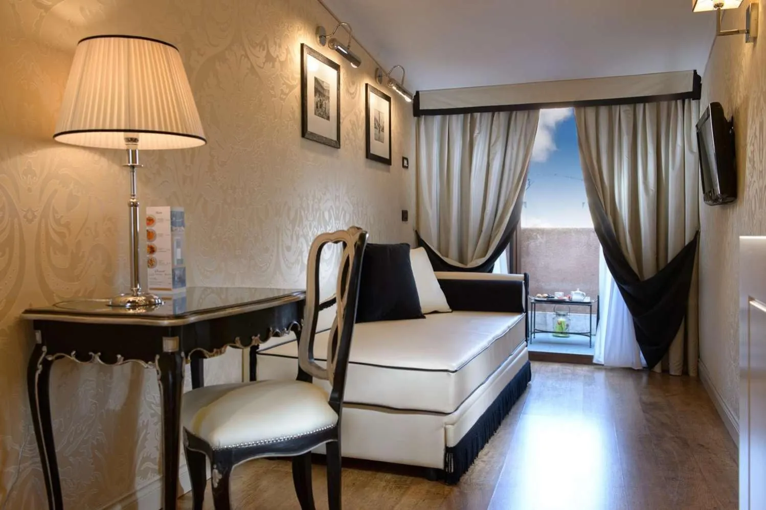 Living room in Hotel Olimpia Venice, BW Signature Collection 3sup