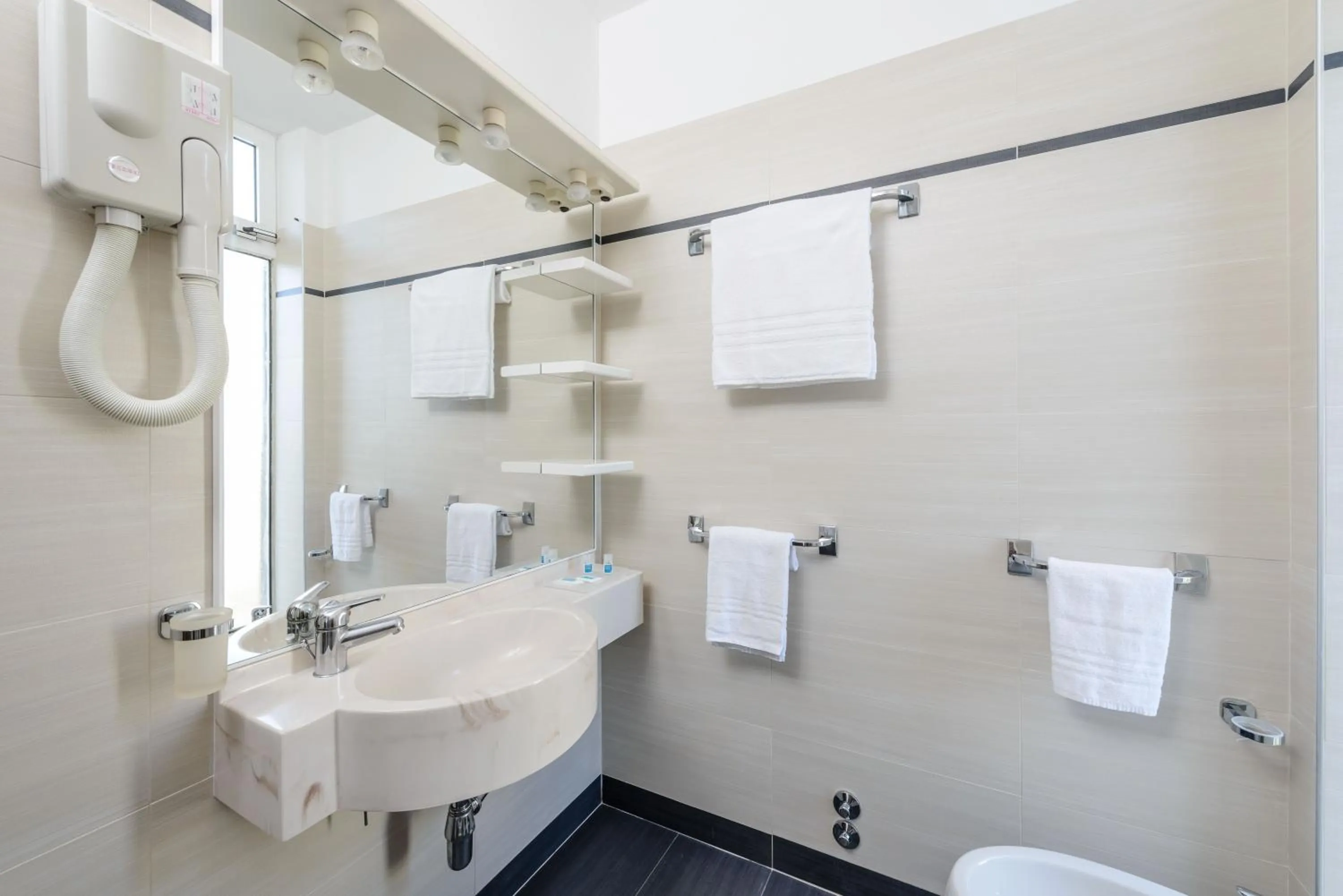 Bathroom in Hotel Bella Venezia Mare