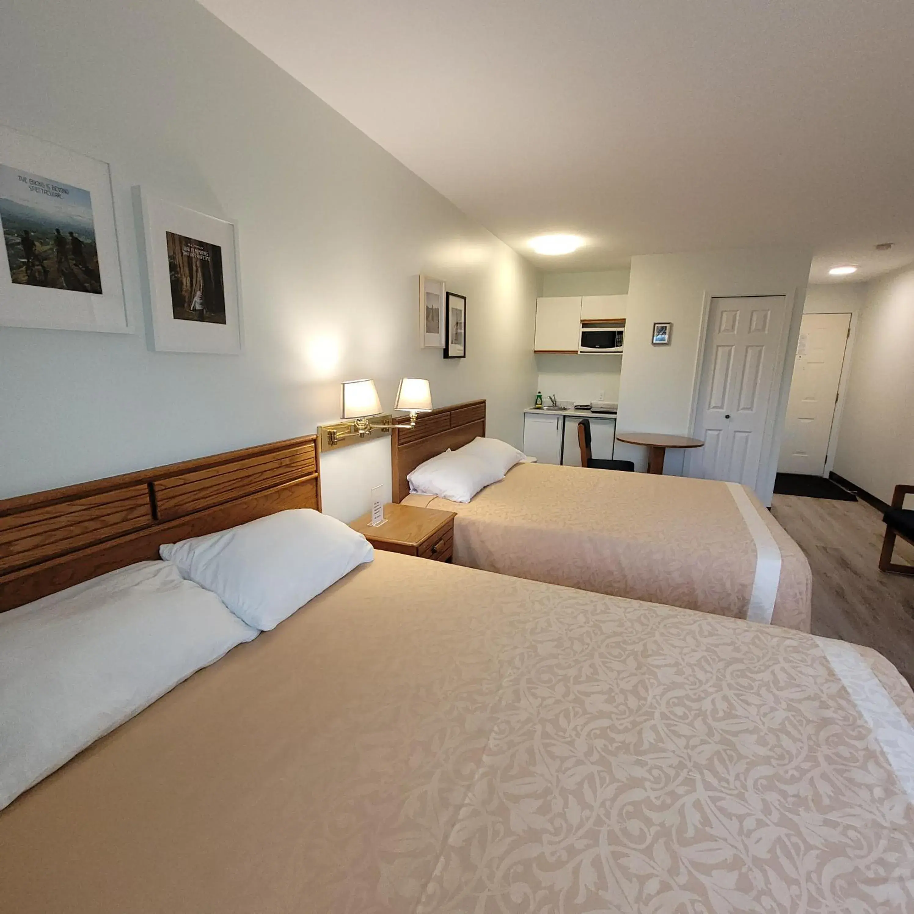 Queen Suite in Ridgeview Motor Inn Queen Suite in Ridgeview Motor Inn