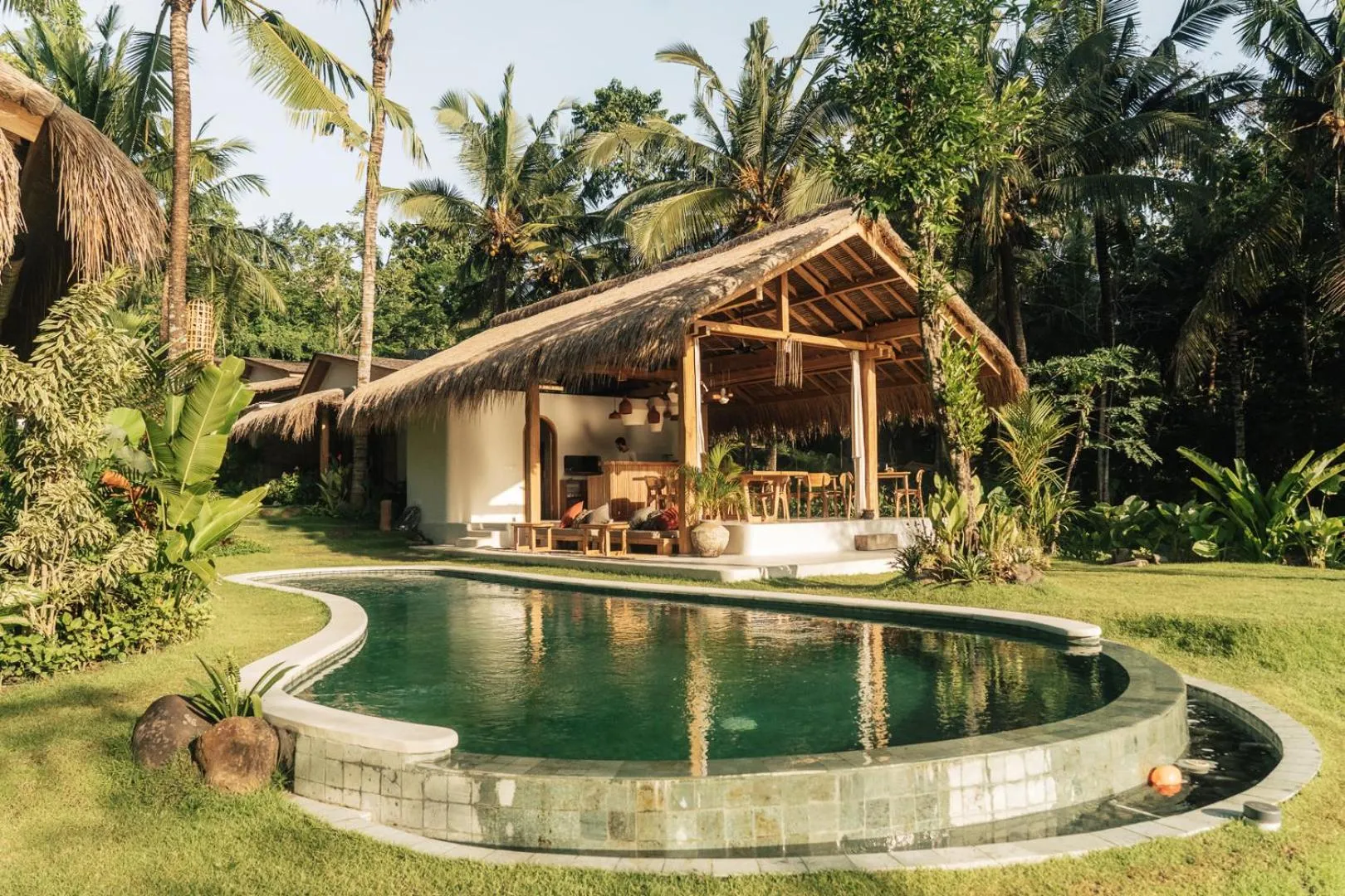 Restaurant/places to eat in Yama Balian