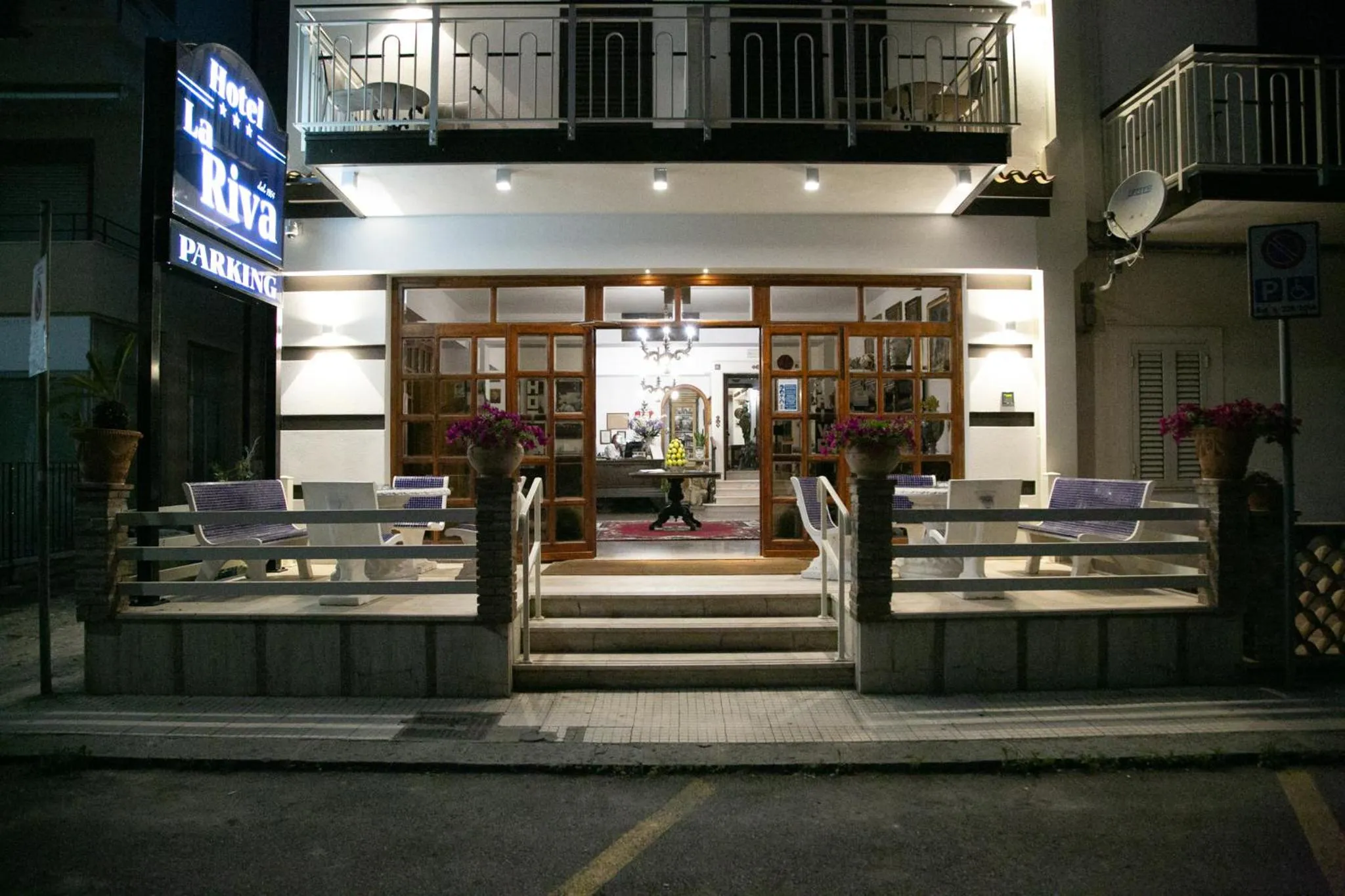 Property building in Hotel La Riva