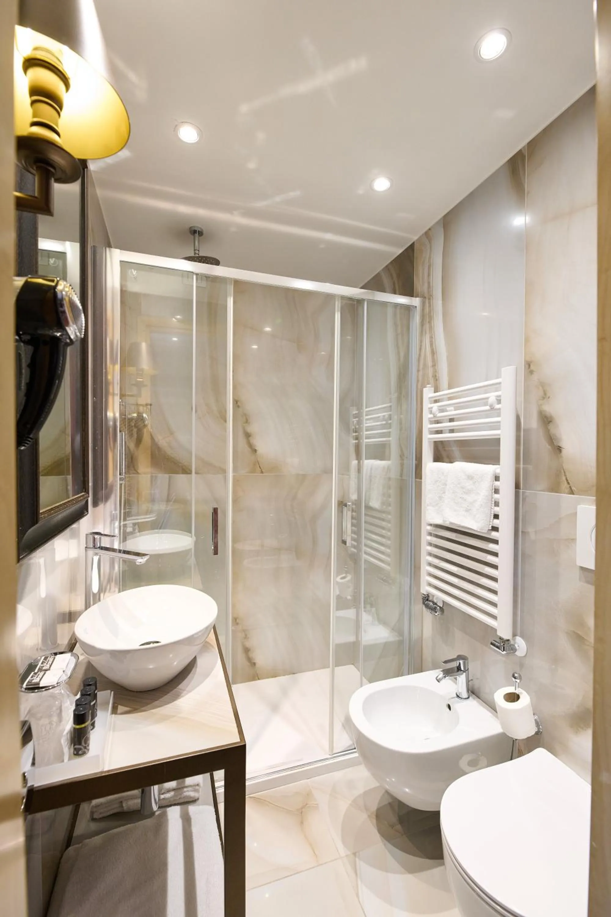 Bathroom in Hotel Arlecchino