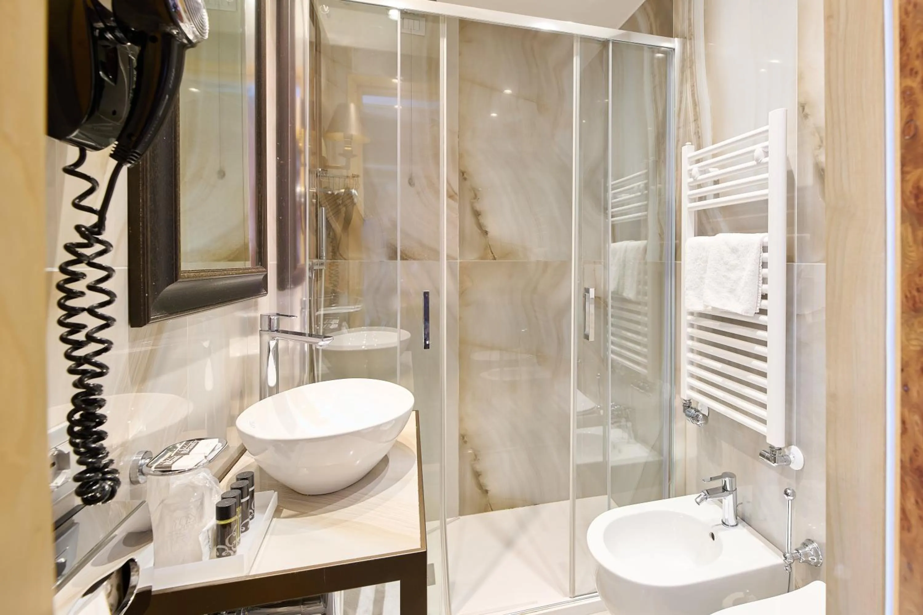 Shower in Hotel Arlecchino