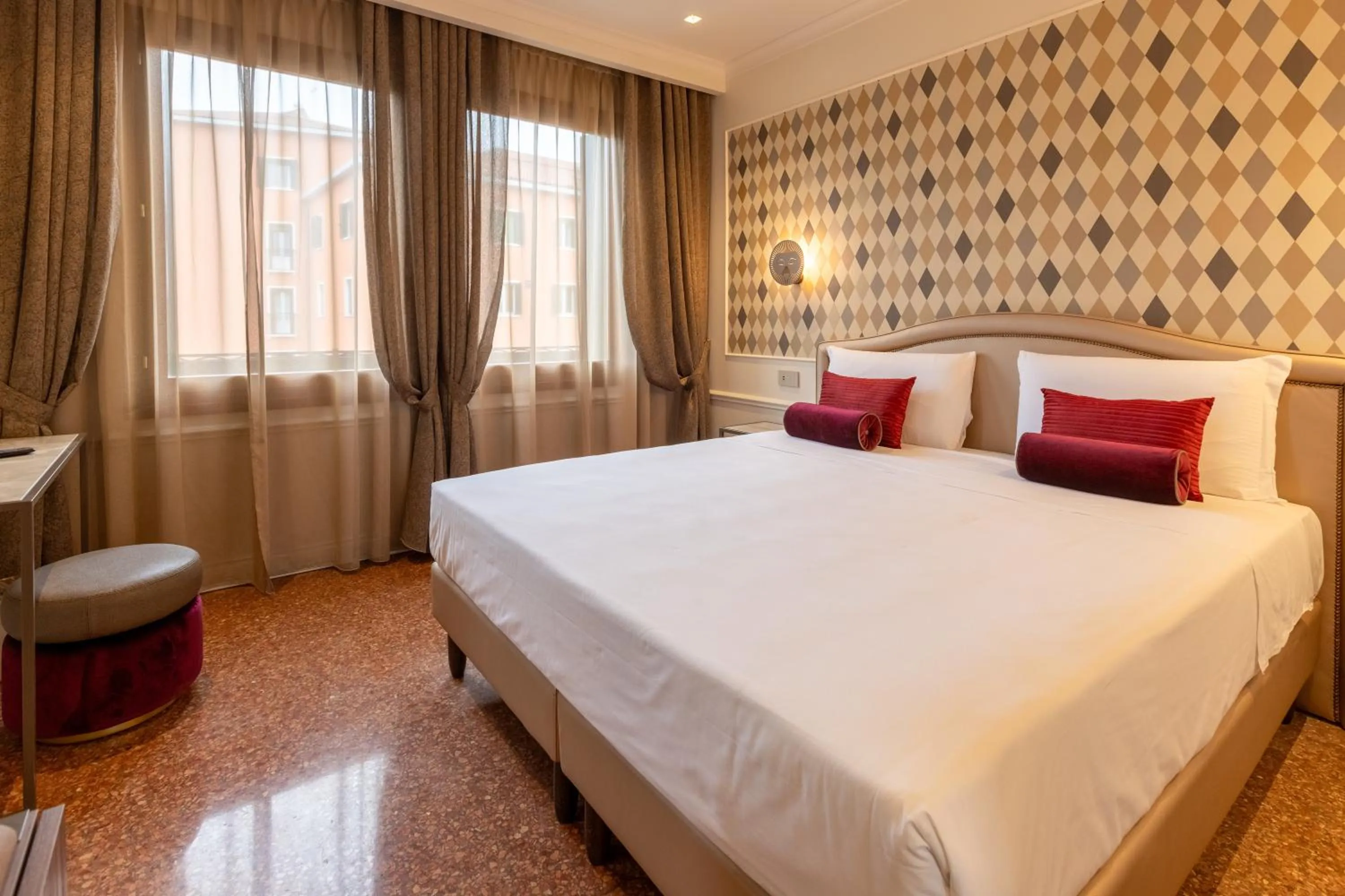 Bedroom, Bed in Hotel Arlecchino