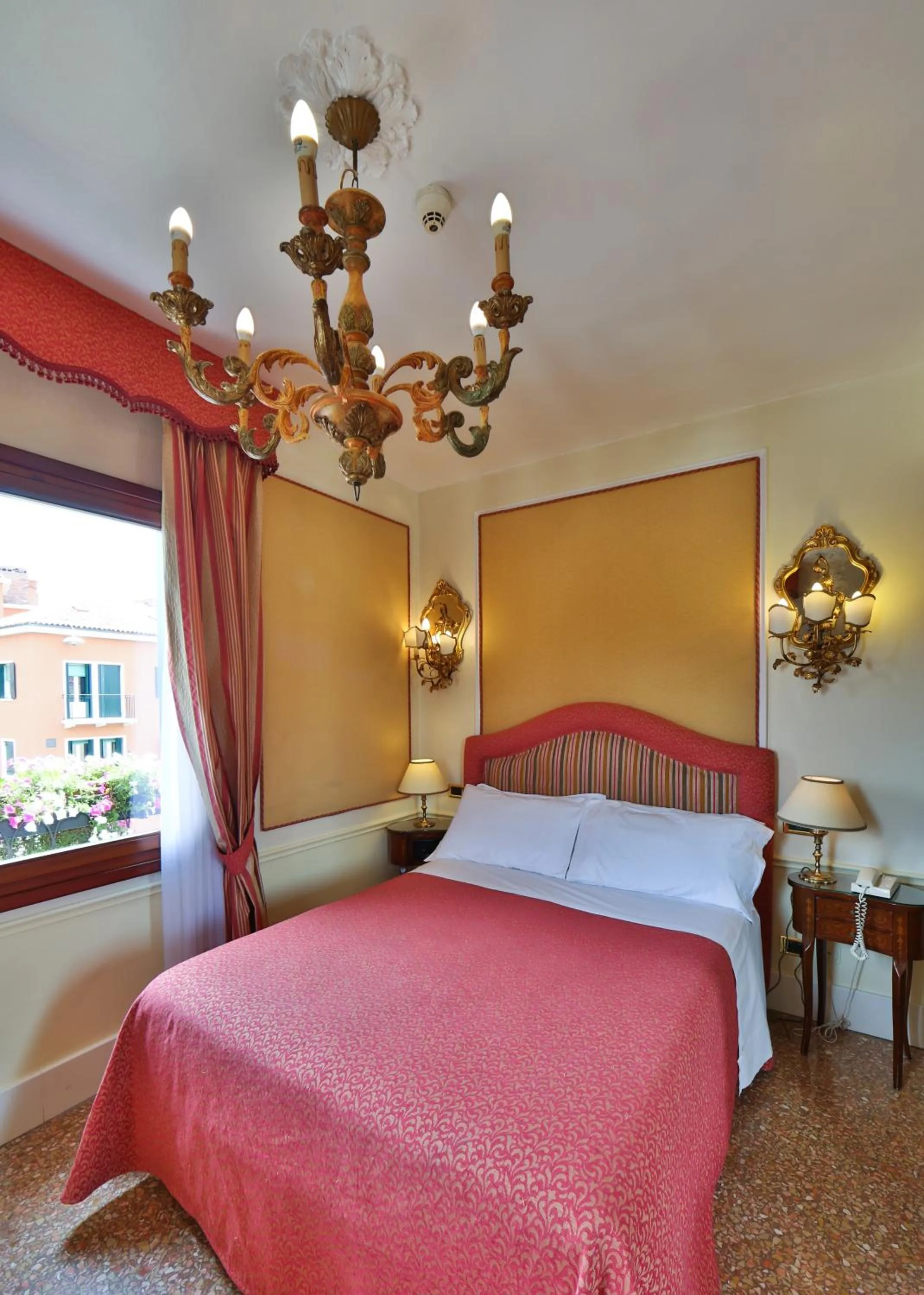 Bedroom, Bed in Hotel Arlecchino