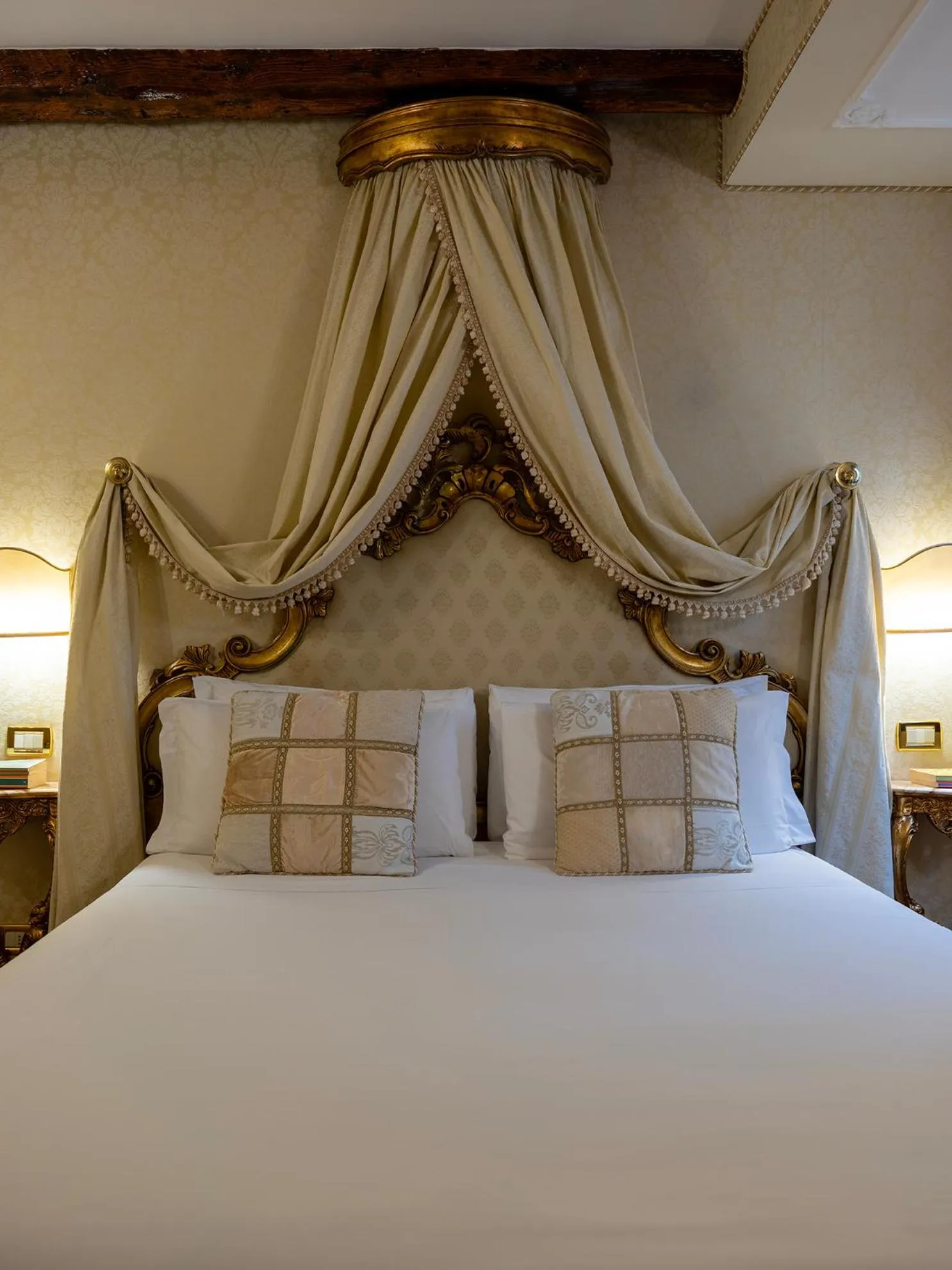 Bed in Hotel Antico Doge - a Member of Elizabeth Hotel Group