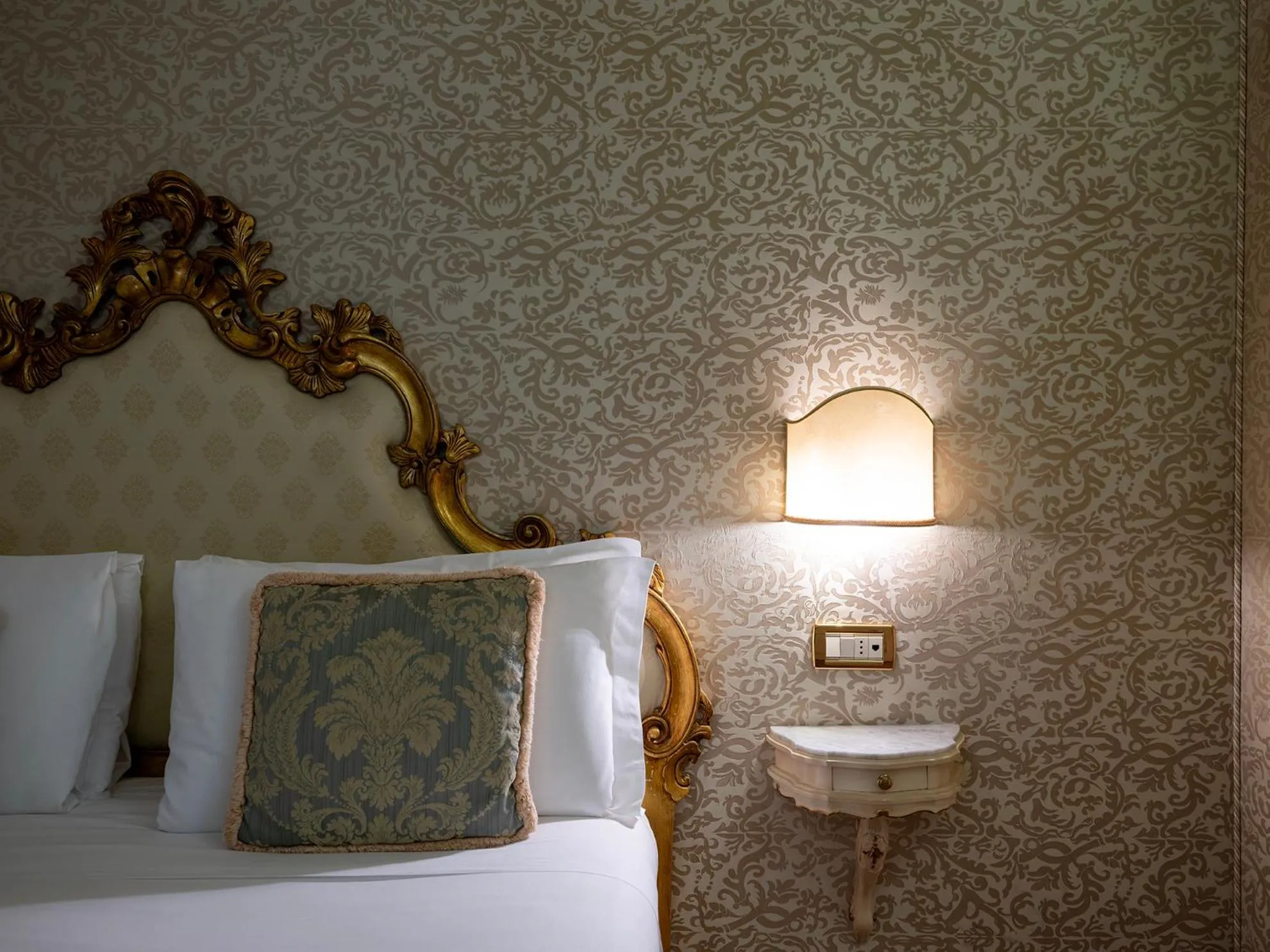 Bed in Hotel Antico Doge - a Member of Elizabeth Hotel Group