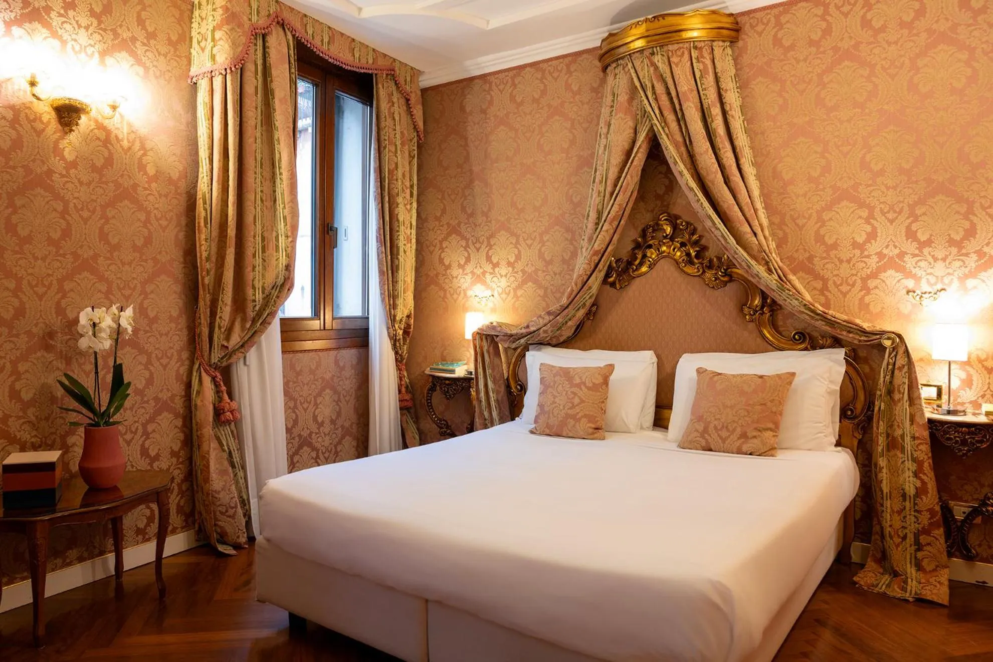 Bed in Hotel Antico Doge - a Member of Elizabeth Hotel Group