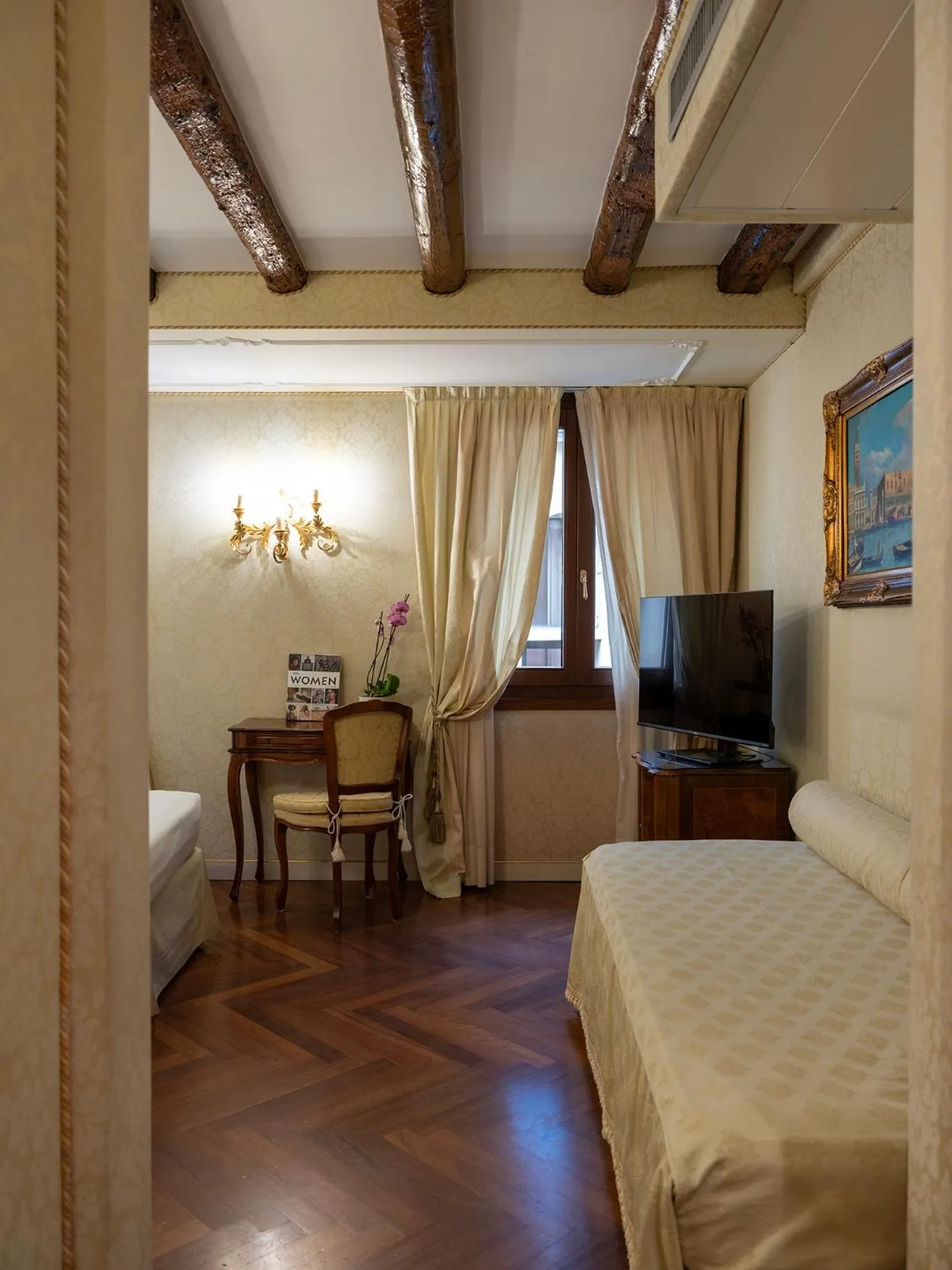 Bed in Hotel Antico Doge - a Member of Elizabeth Hotel Group