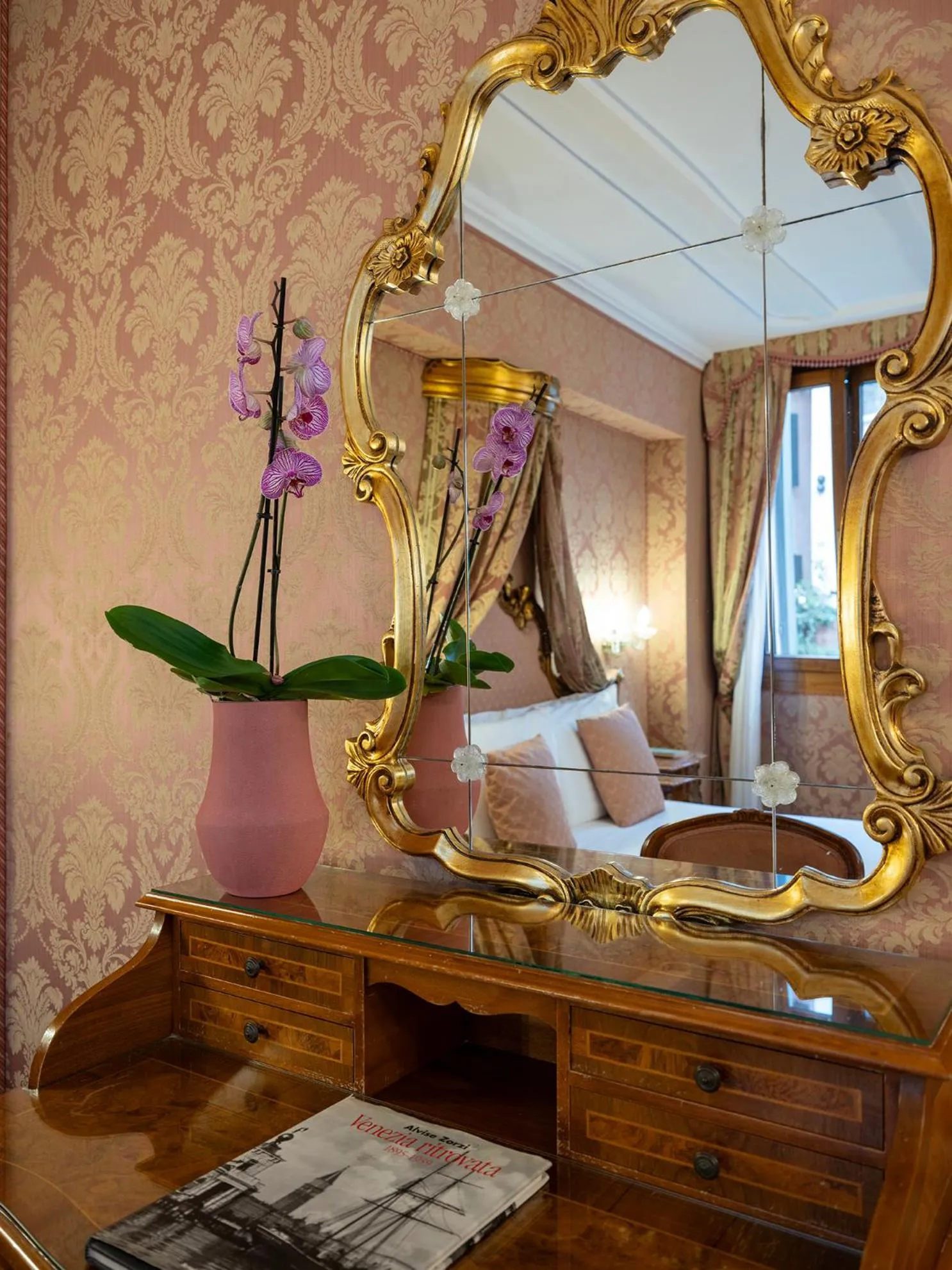 Bed in Hotel Antico Doge - a Member of Elizabeth Hotel Group