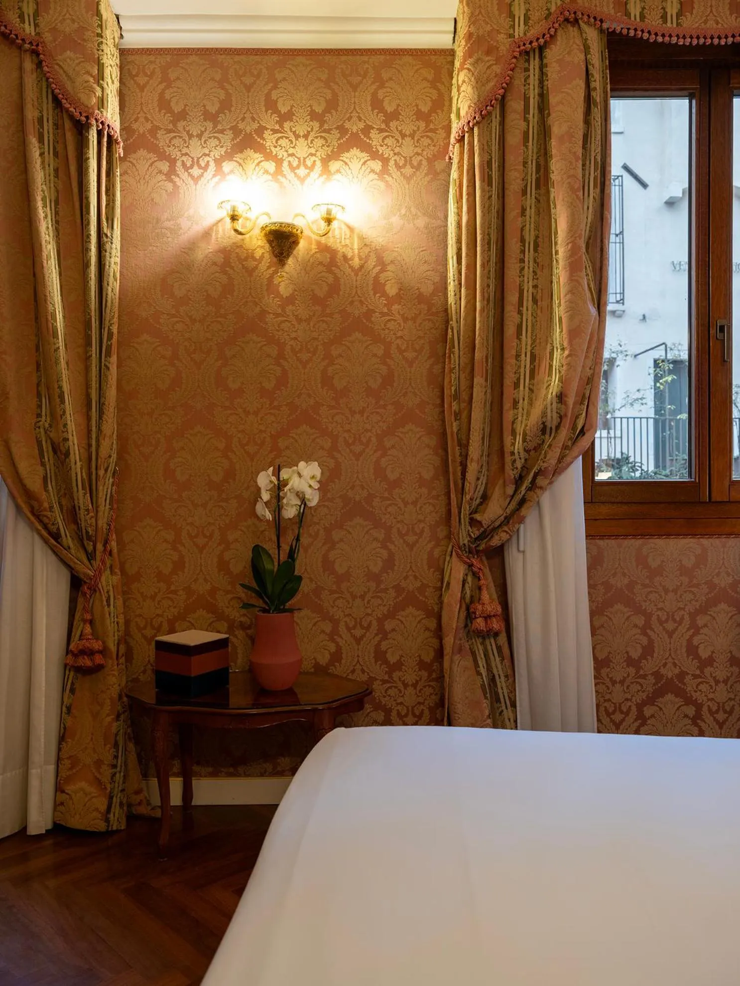 Bed in Hotel Antico Doge - a Member of Elizabeth Hotel Group