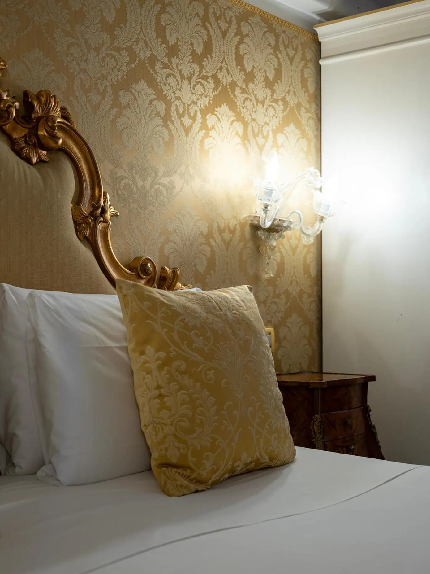 Bed in Hotel Antico Doge - a Member of Elizabeth Hotel Group