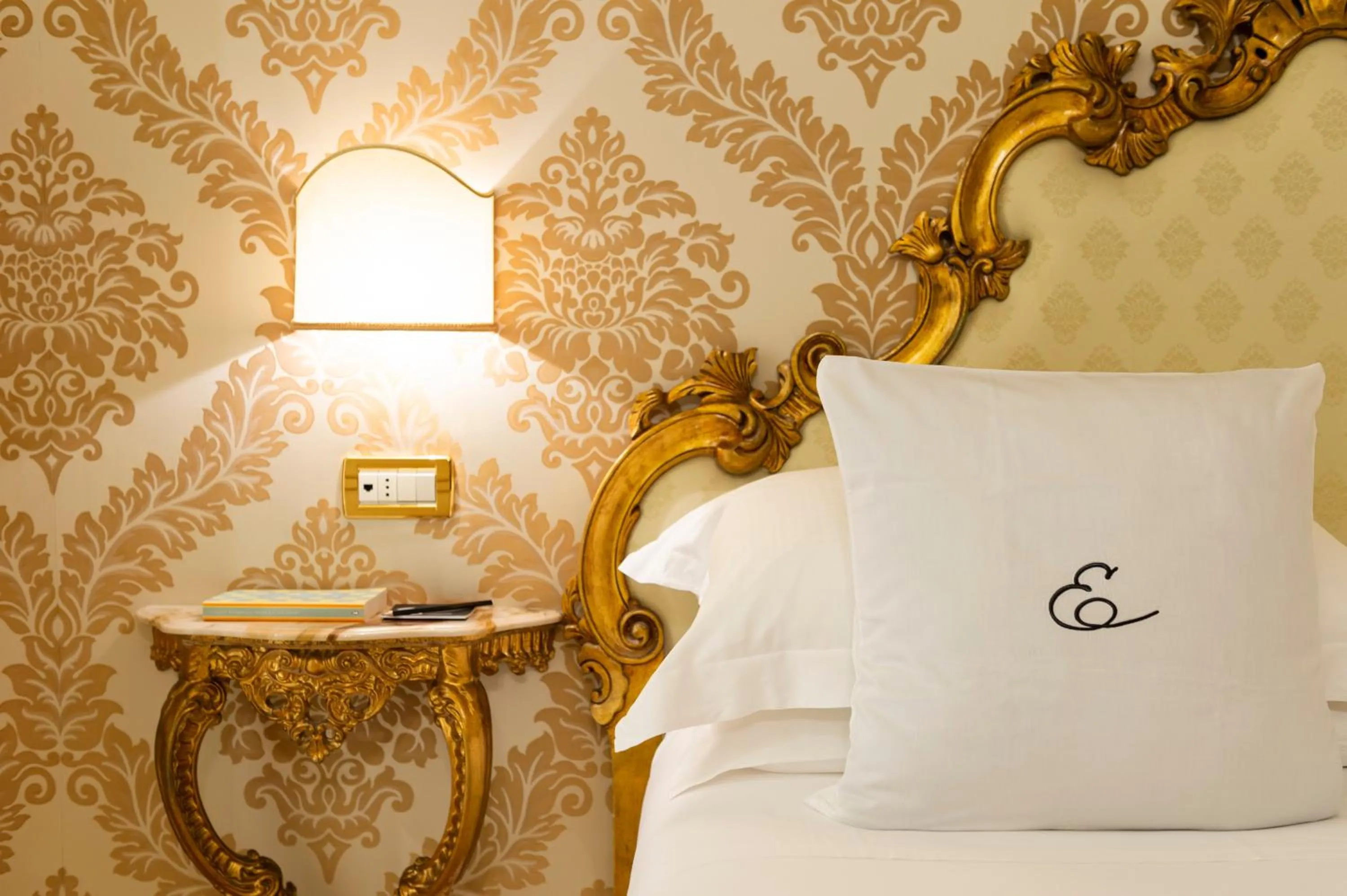 Bed in Hotel Antico Doge - a Member of Elizabeth Hotel Group