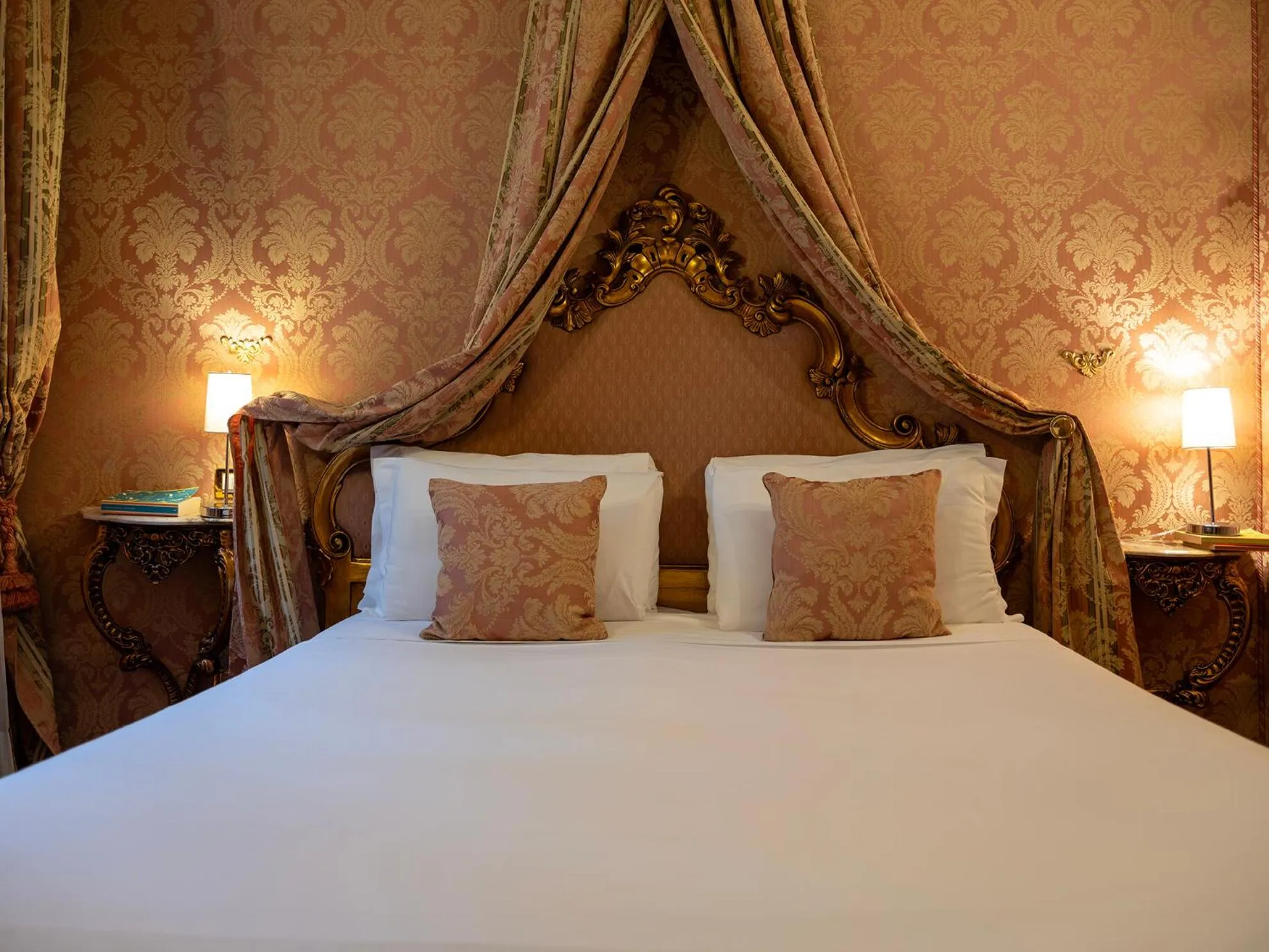 Bed in Hotel Antico Doge - a Member of Elizabeth Hotel Group