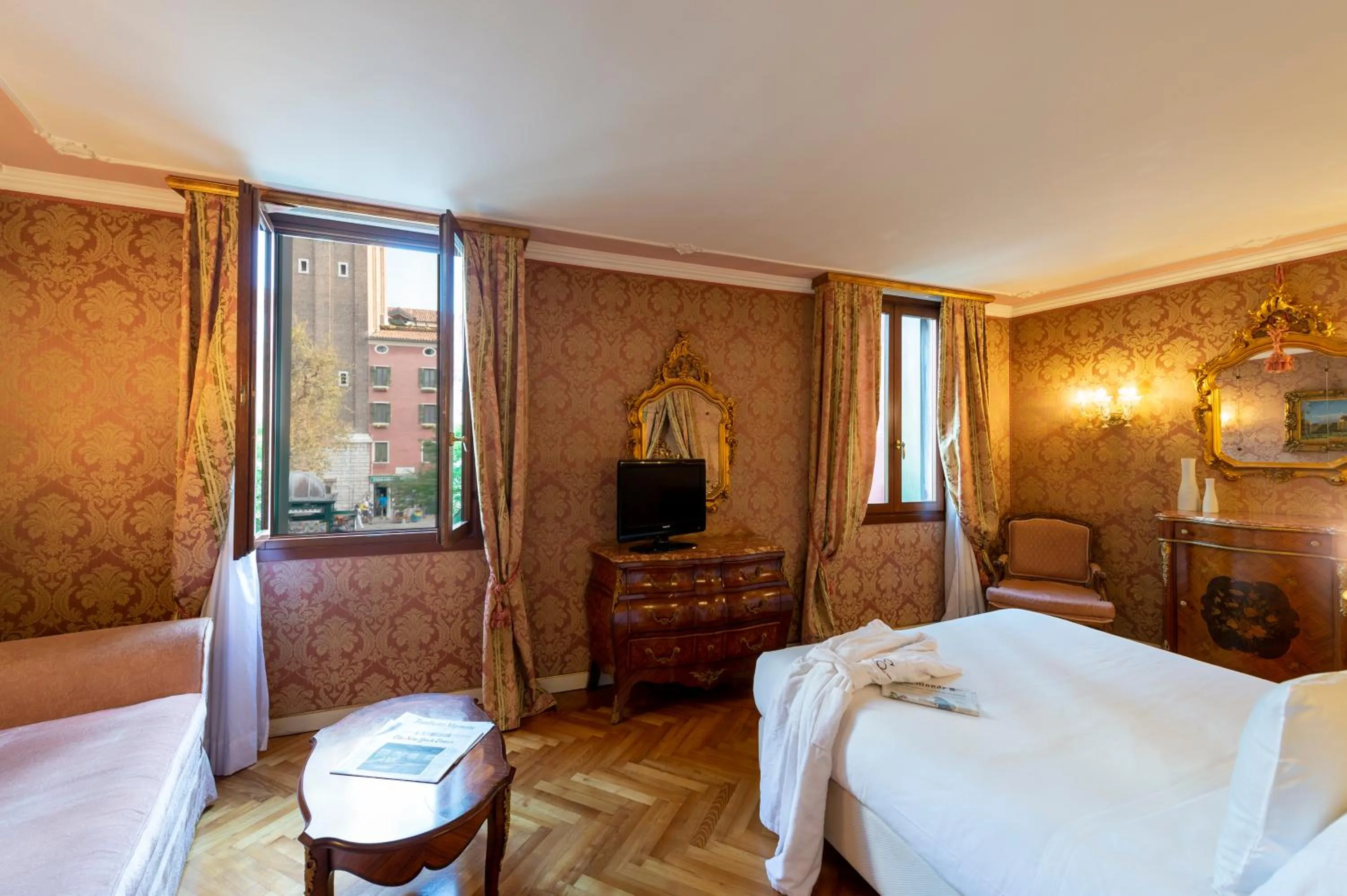 Photo of the whole room, Bed in Hotel Antico Doge - a Member of Elizabeth Hotel Group
