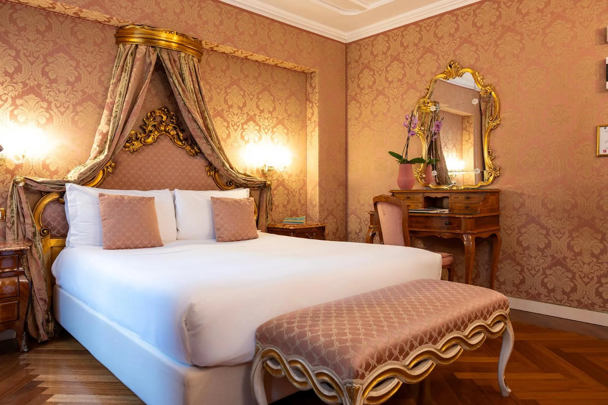 Bed in Hotel Antico Doge - a Member of Elizabeth Hotel Group