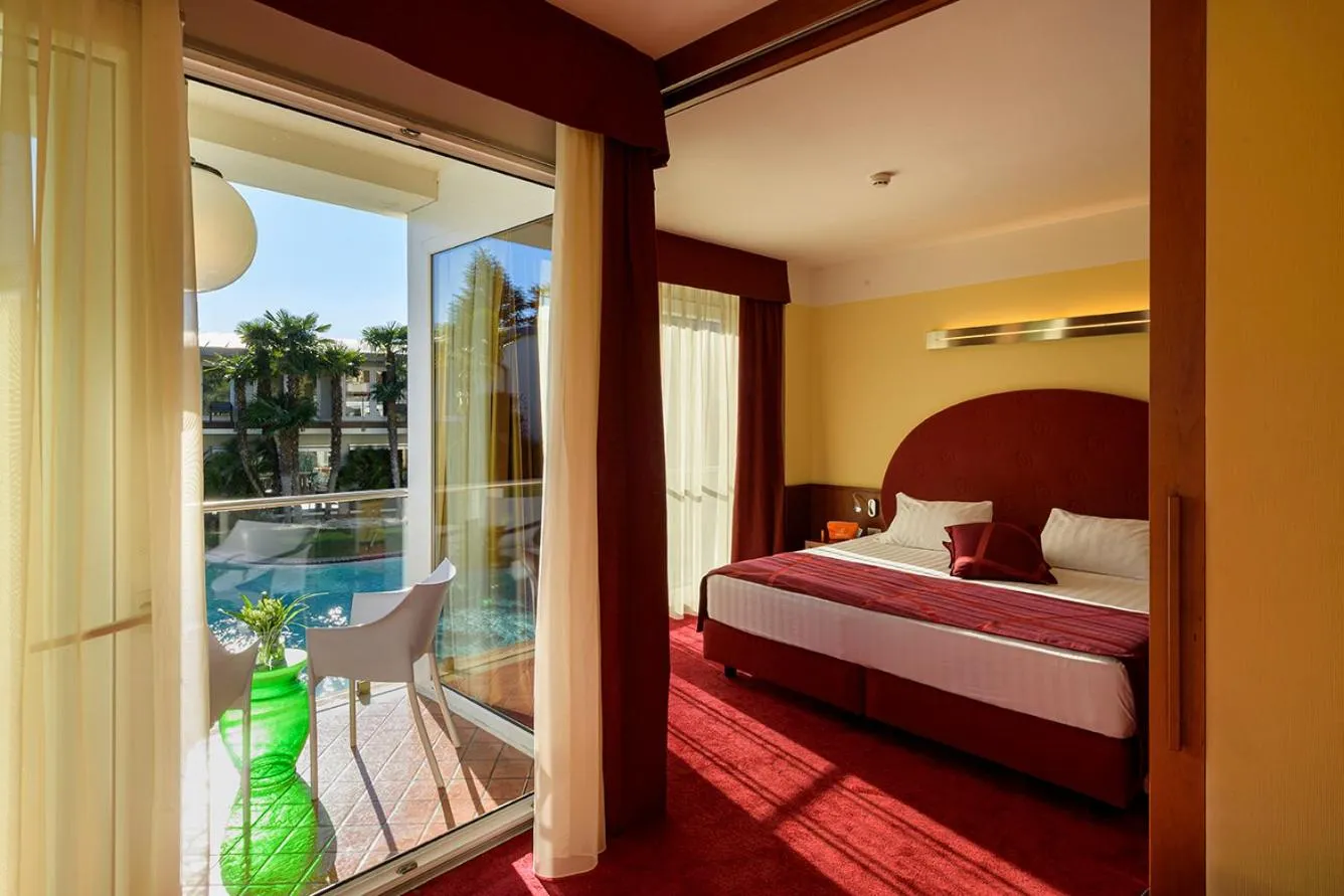 Bed in Color Hotel Style, Design & Gourmet