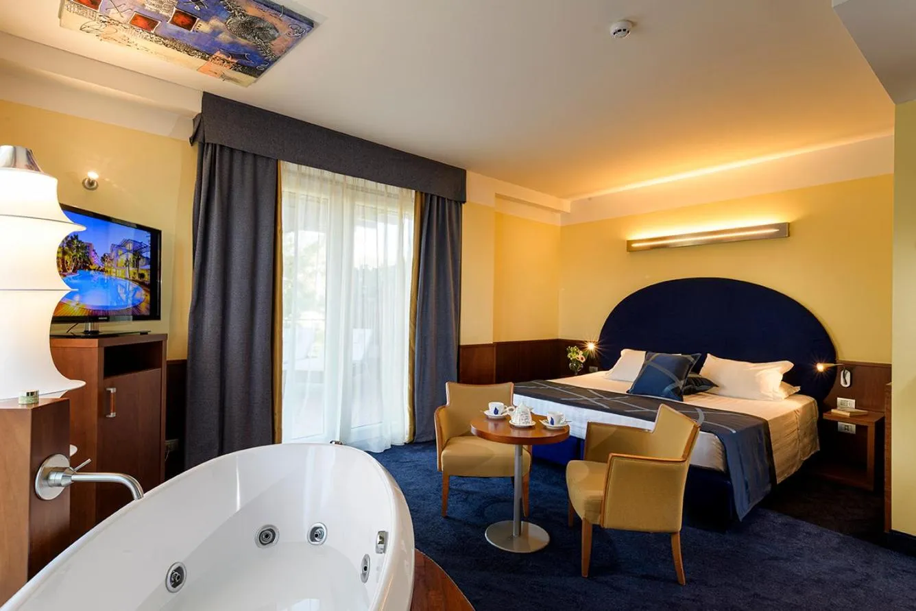 Bed in Color Hotel Style, Design & Gourmet