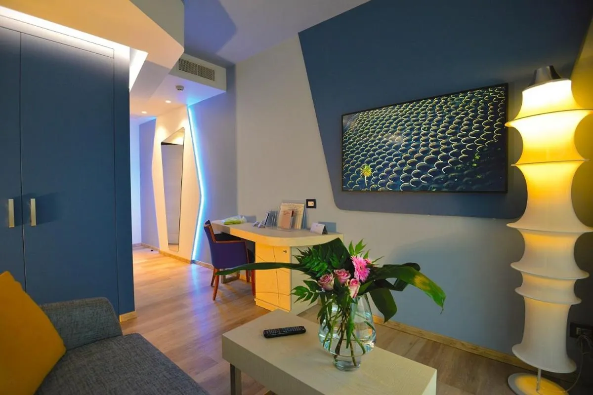 Bedroom in Color Hotel Style, Design & Gourmet