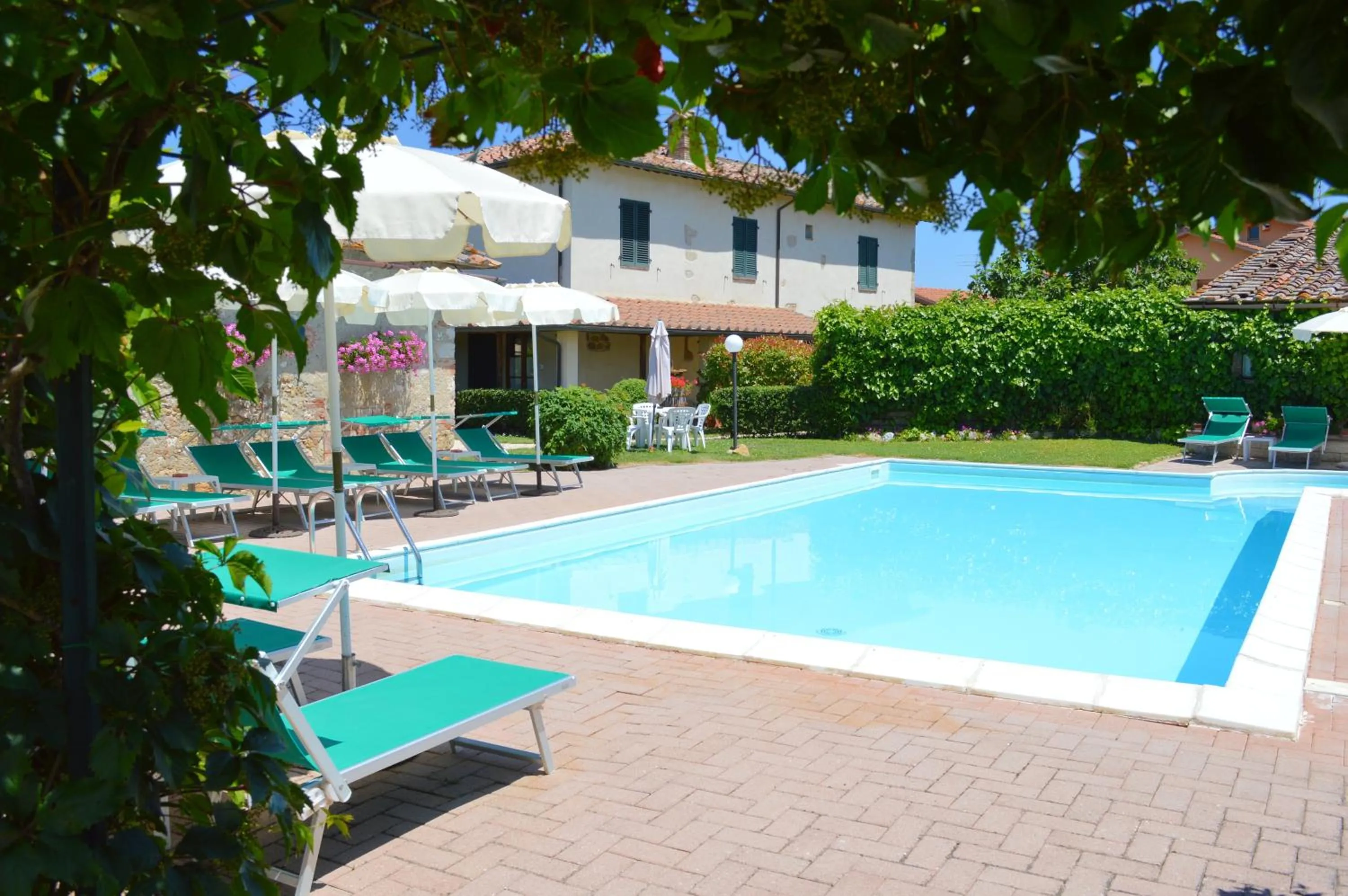 Swimming pool in Le Volpaie