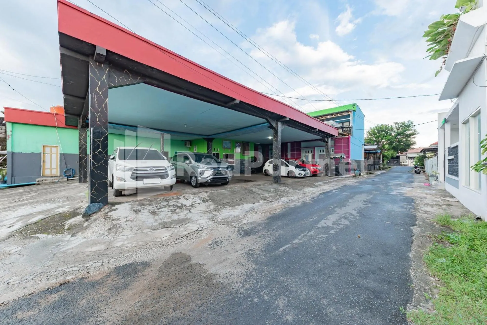 Parking in Ana Guest House Syariah Mitra RedDoorz