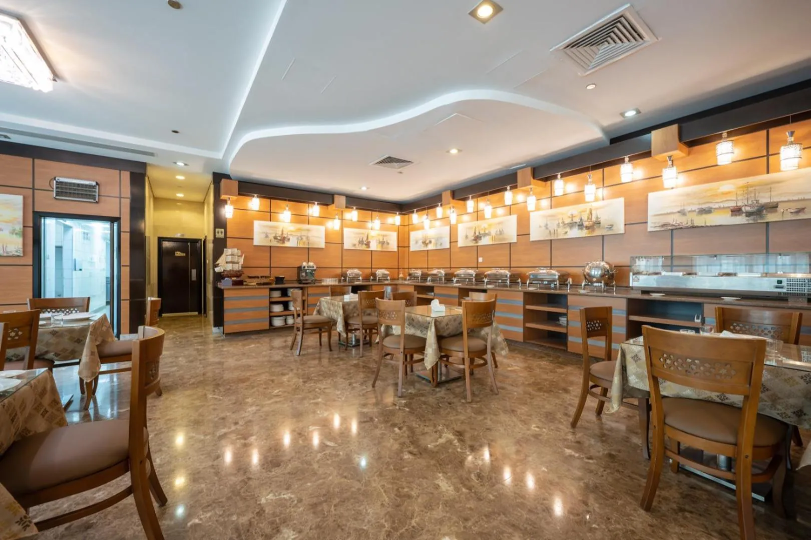 Restaurant/places to eat in Pearl Swiss Hotel