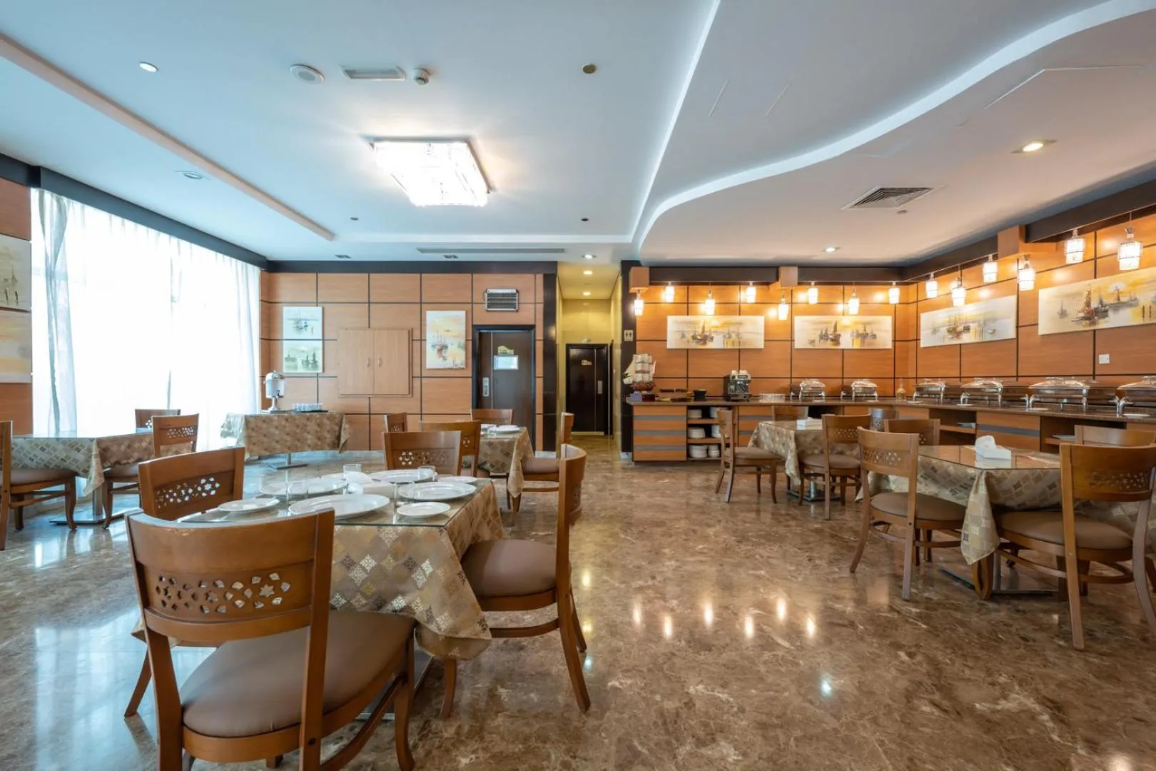 Restaurant/places to eat in Pearl Swiss Hotel