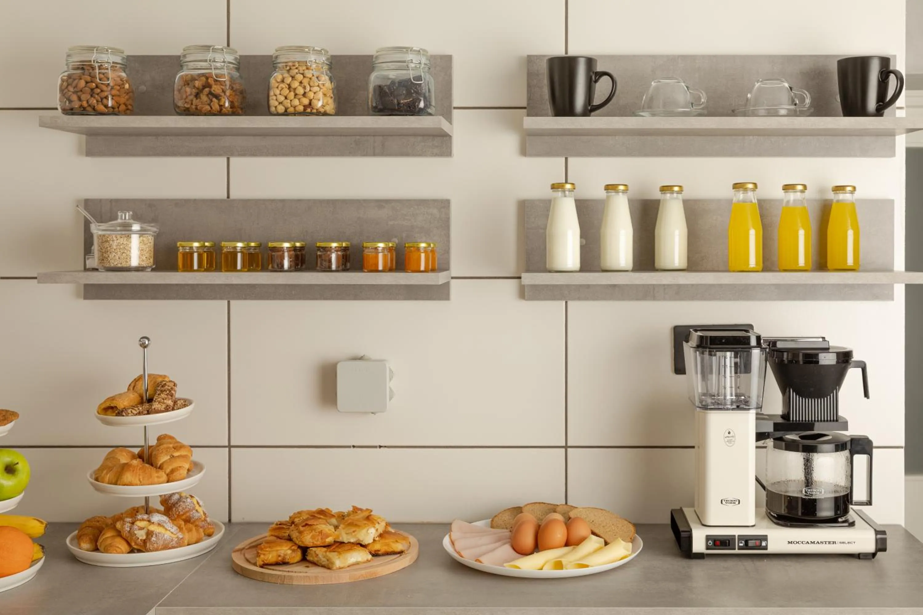 Breakfast in Hypnos Cozy Living