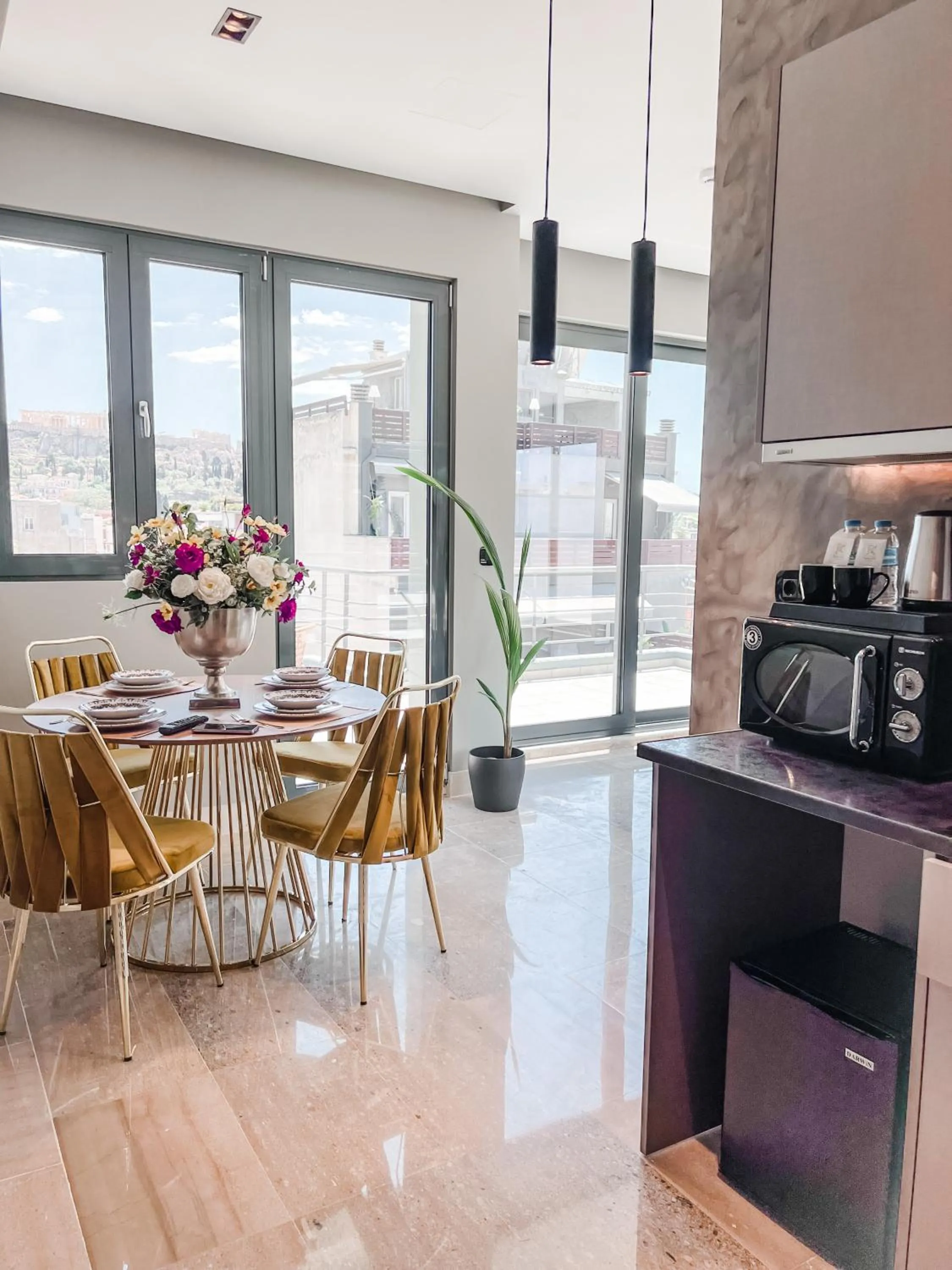 Dining area in Royalty Suites Psyrri
