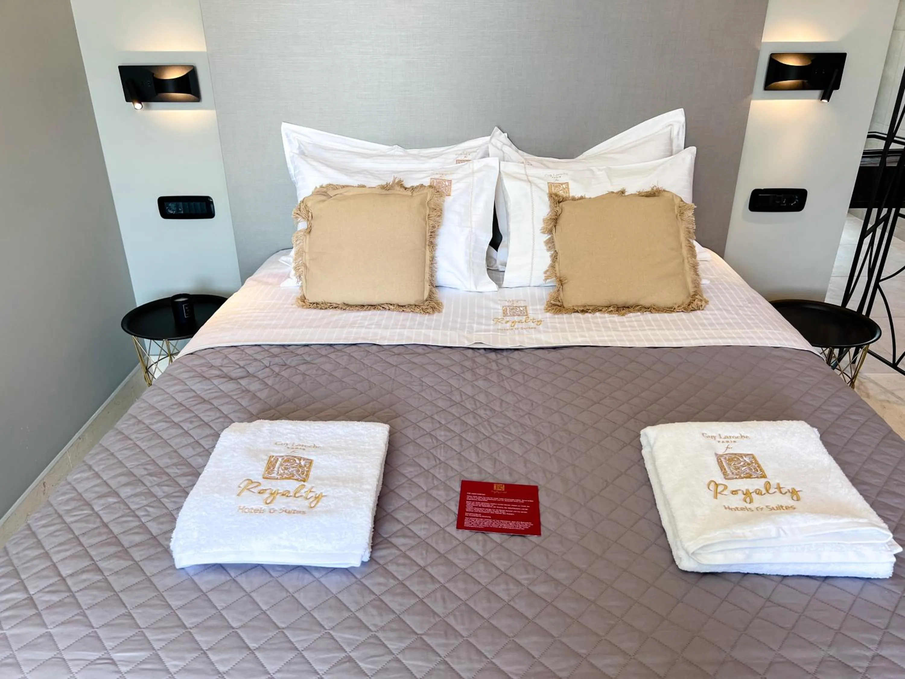 Bed in Royalty Suites Psyrri