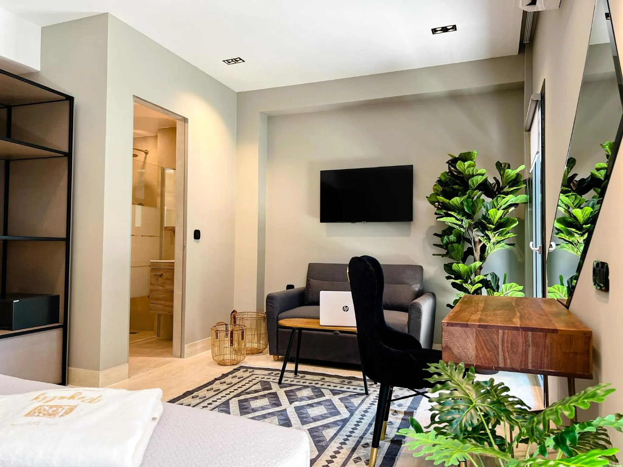 TV and multimedia in Royalty Suites Psyrri