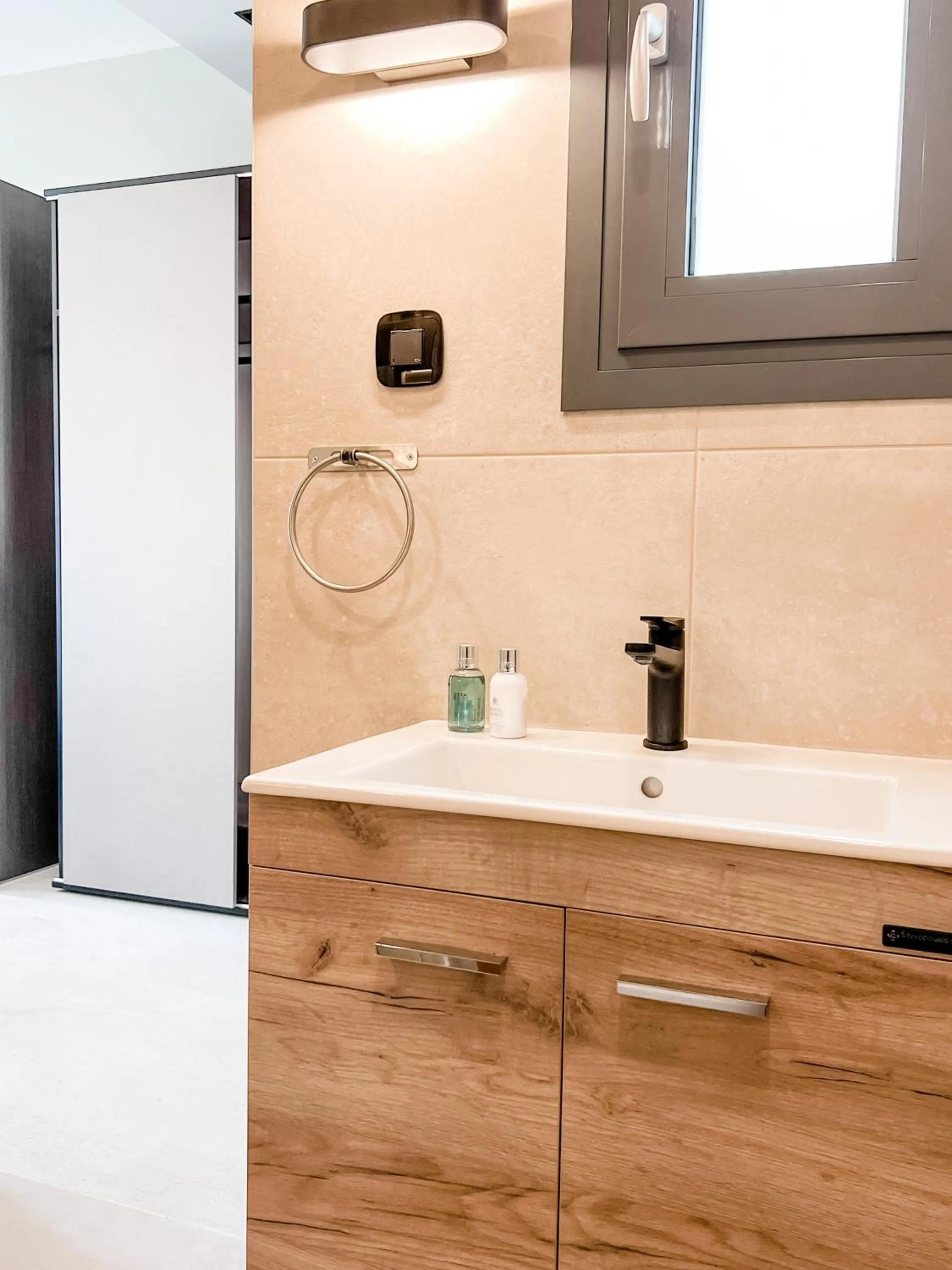 Bathroom in Royalty Suites Psyrri