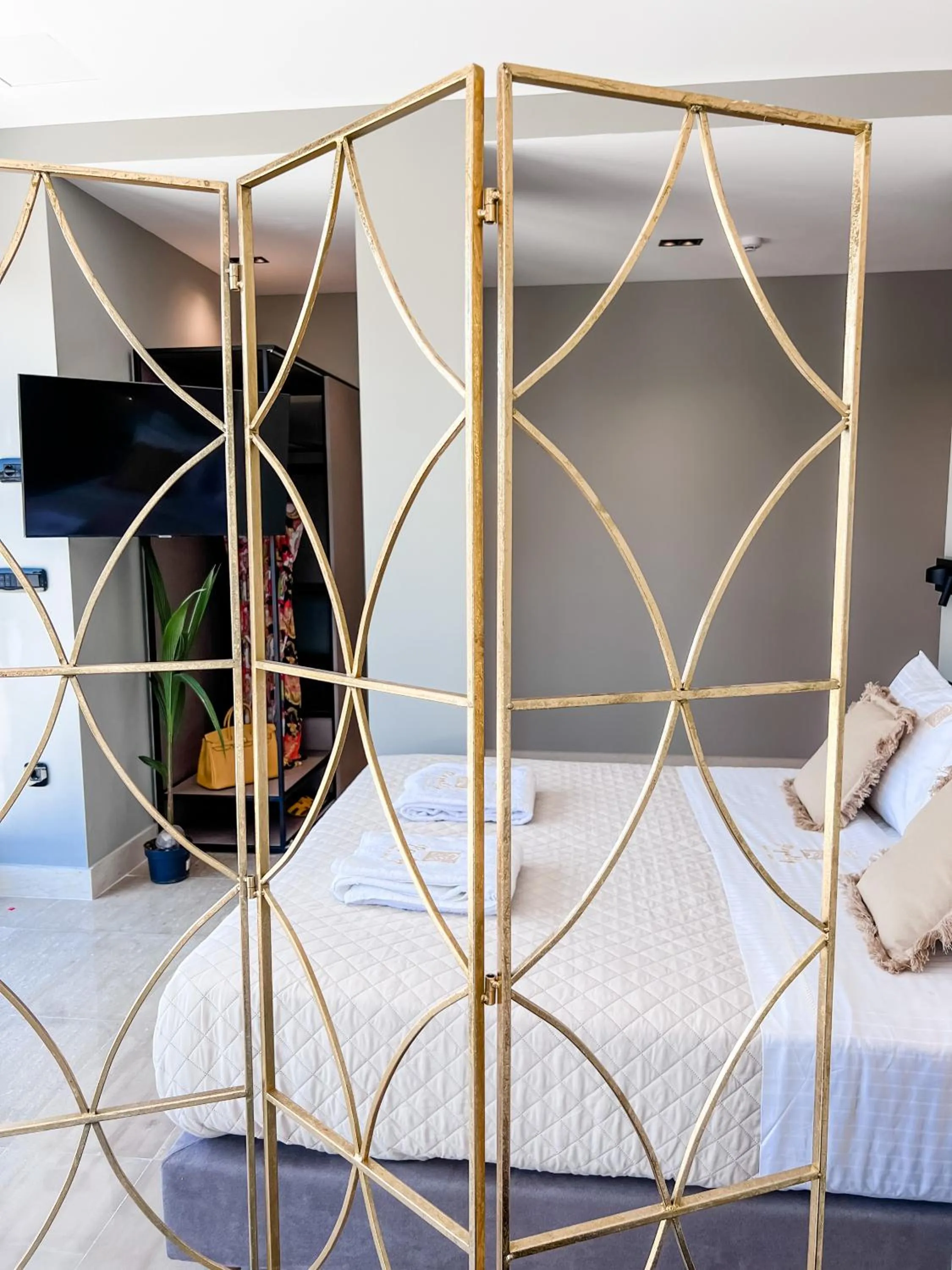 Bed in Royalty Suites Psyrri