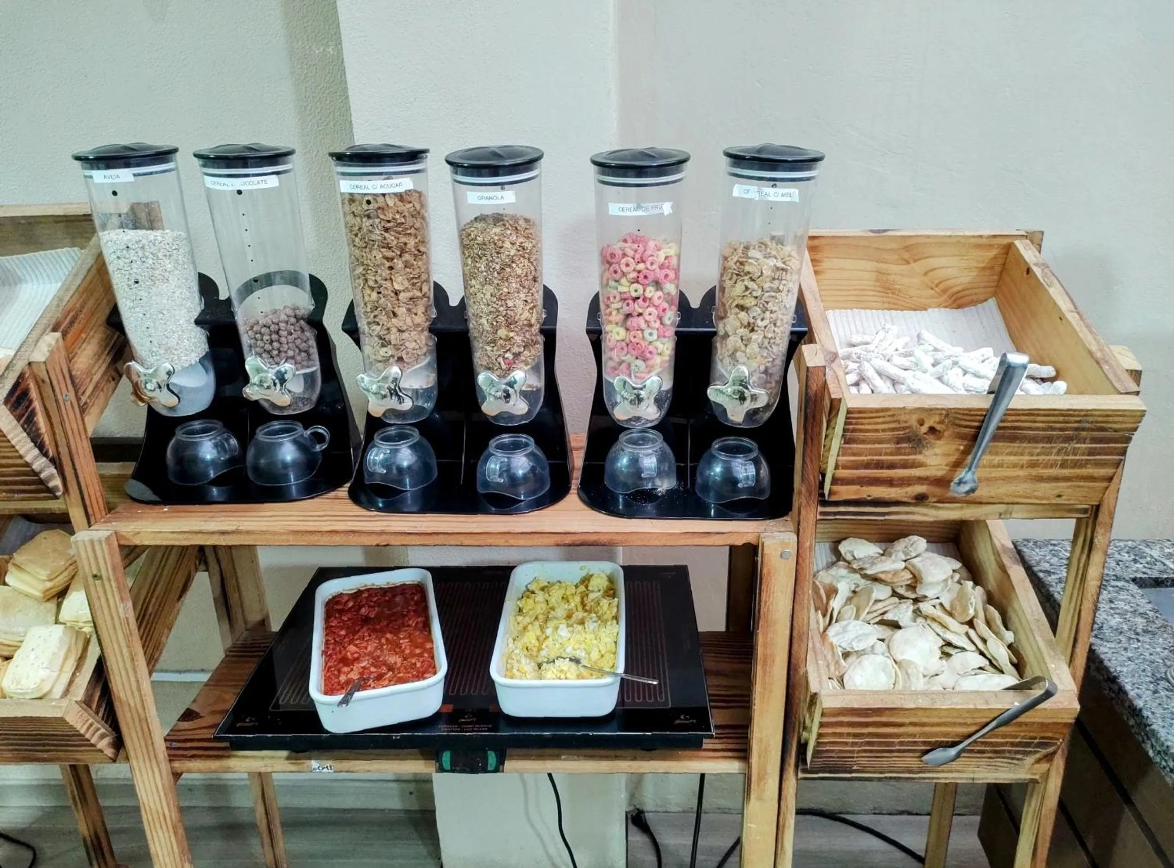 Restaurant/places to eat in Novohotel Express