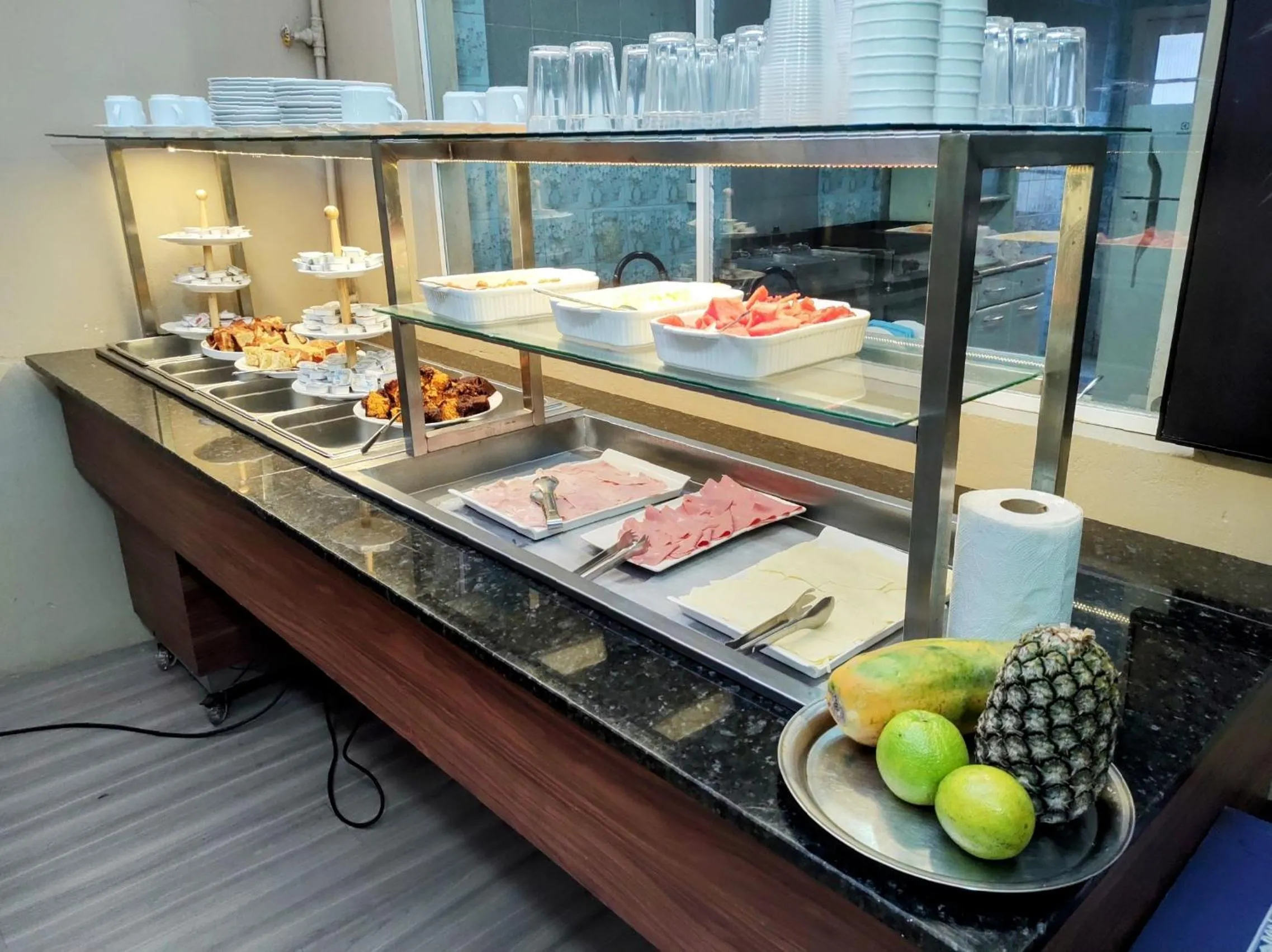 Restaurant/places to eat in Novohotel Express