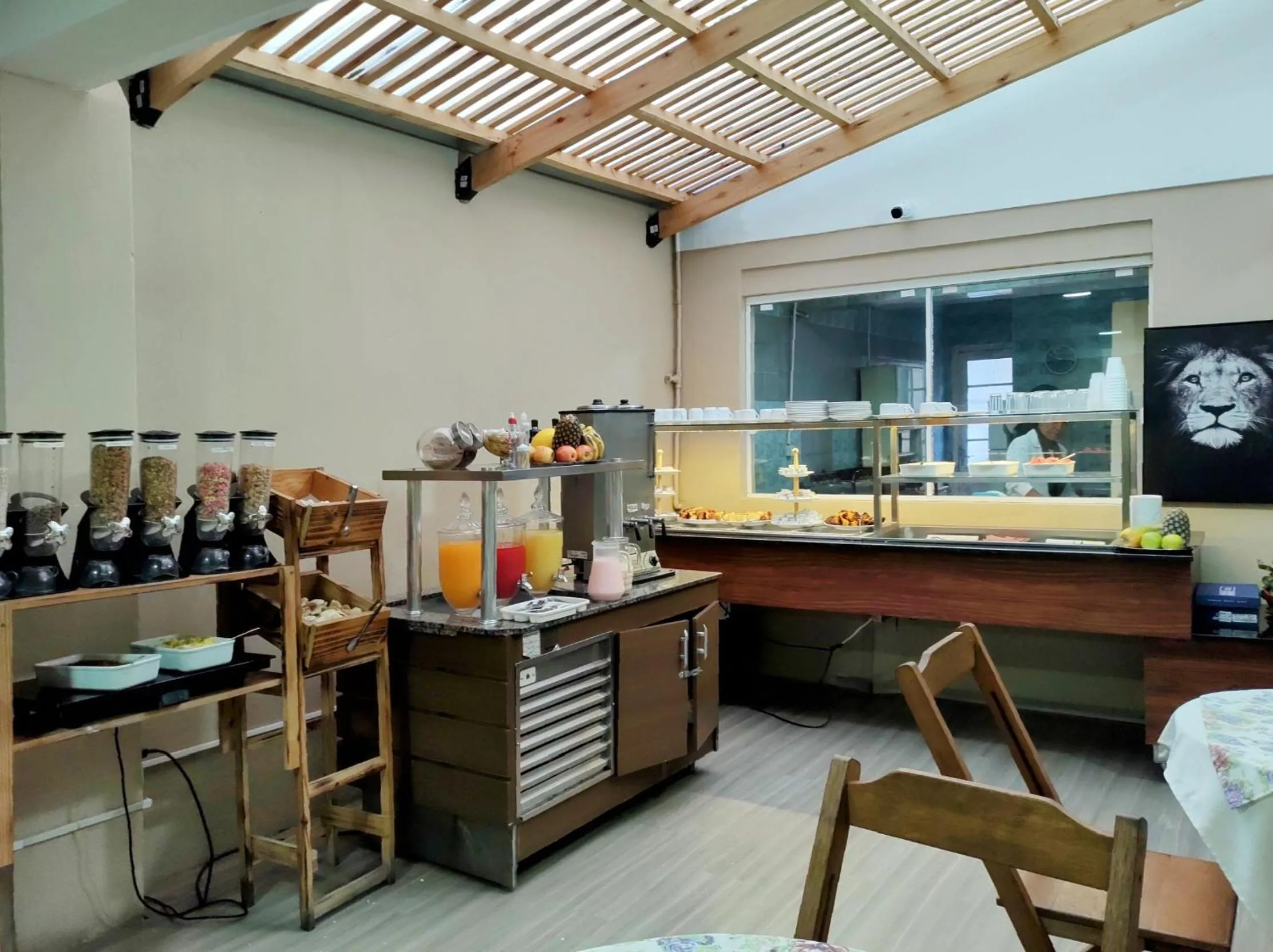 Restaurant/places to eat in Novohotel Express