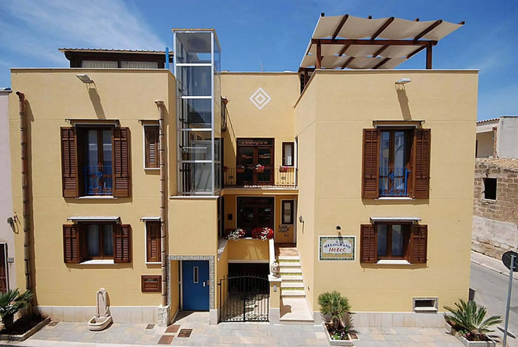Facade/entrance in Hotel Il Melograno