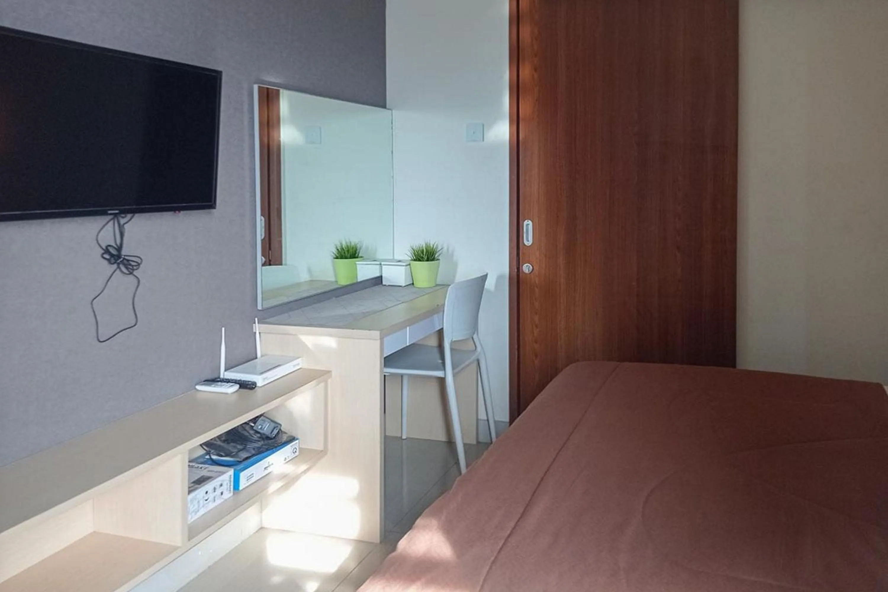 Bed in RedLiving Apartemen Grand Kamala Lagoon - Pekayon Tower Barclay North